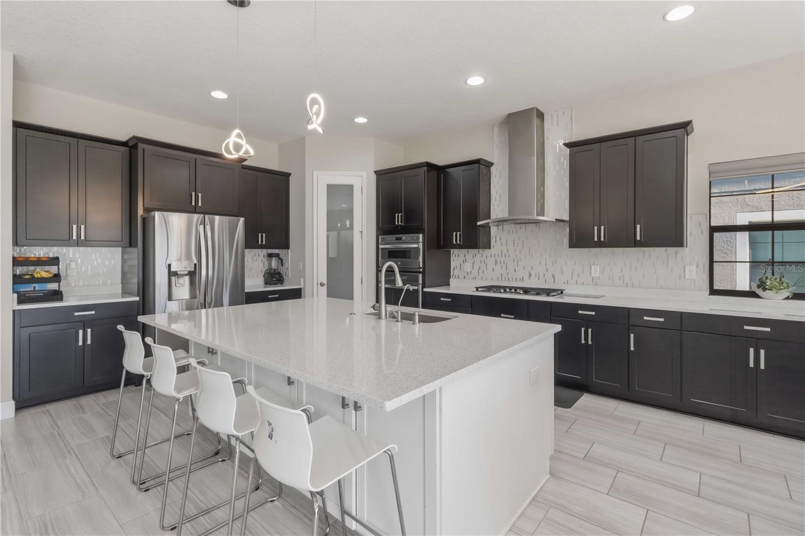 805 Viscount St Property Photo 4