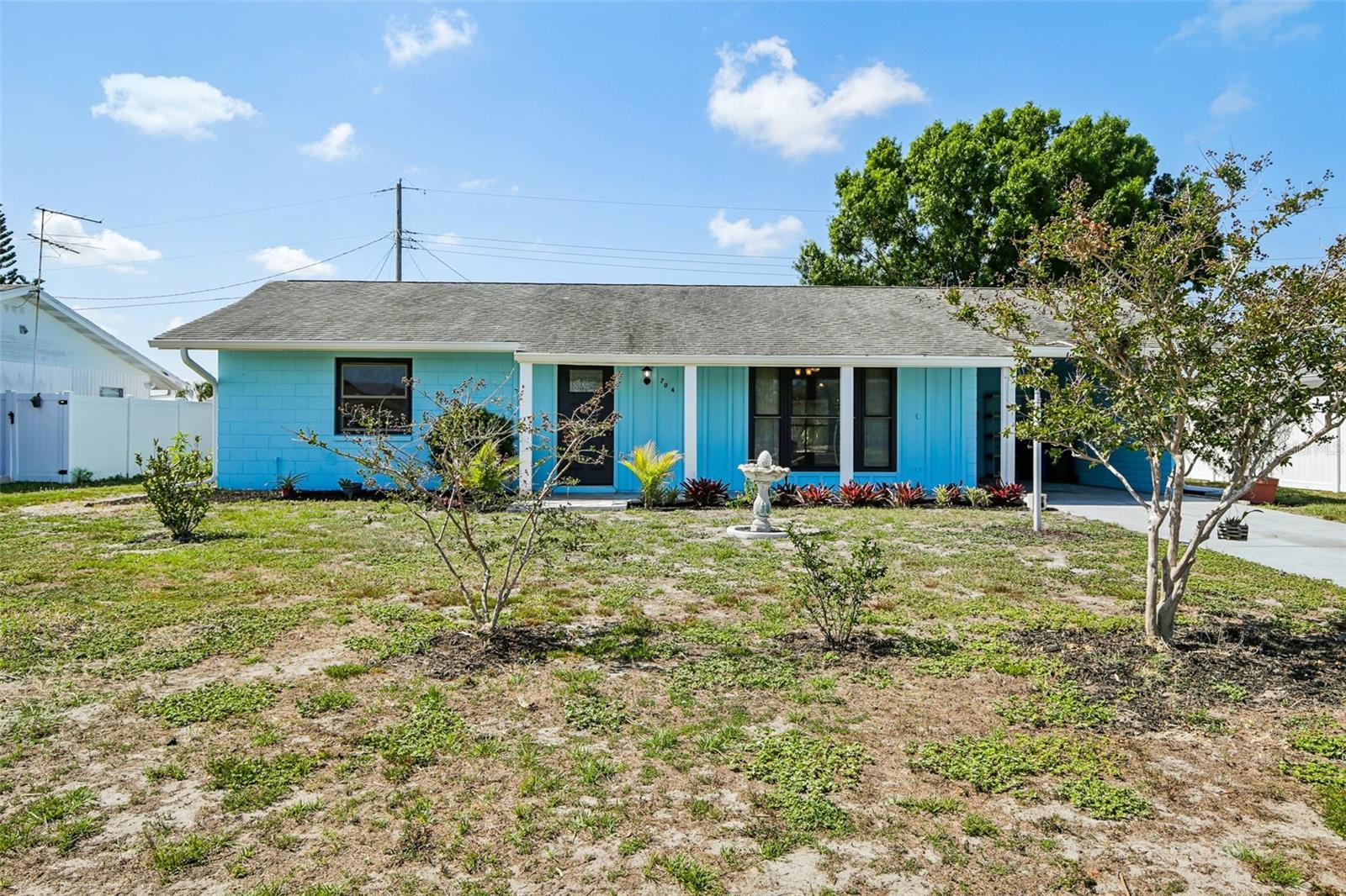 704 OJAI AVE Property Photo 1