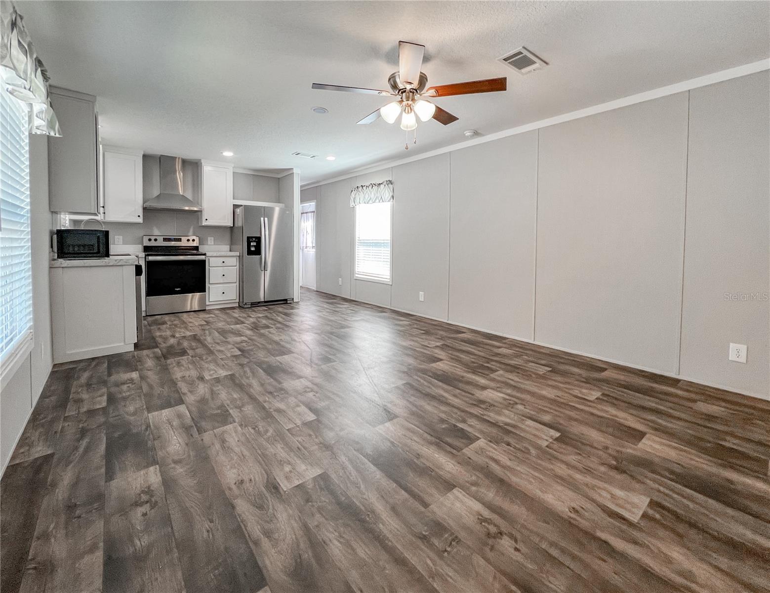 12203 Lantana Ave Property Photo 2