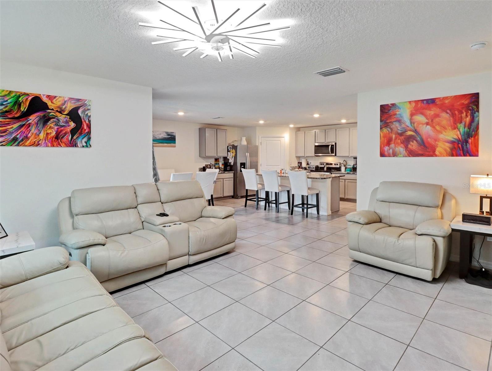 1202 Tahitian Sunrise Dr Property Photo 3