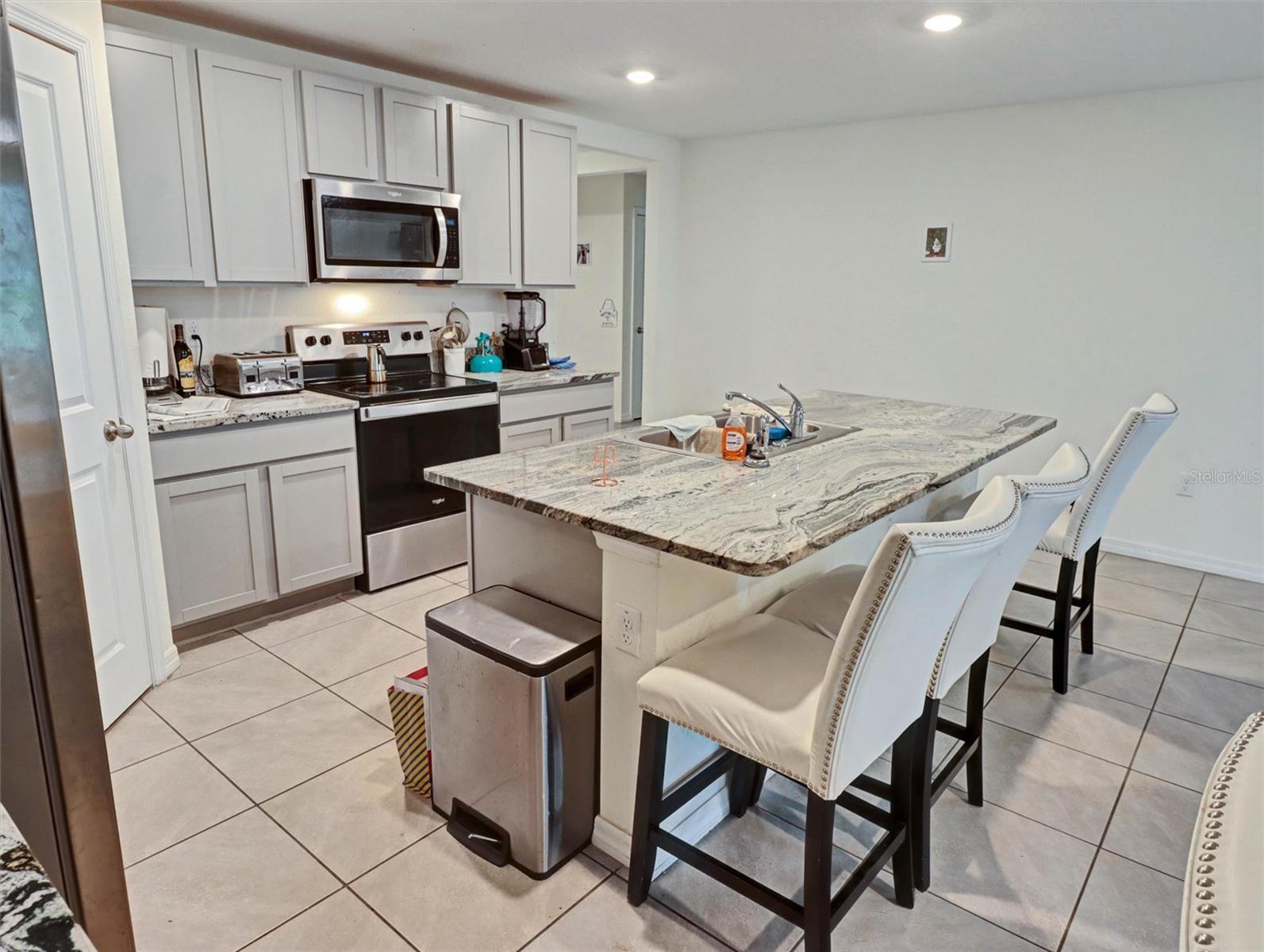 1202 Tahitian Sunrise Dr Property Photo 4