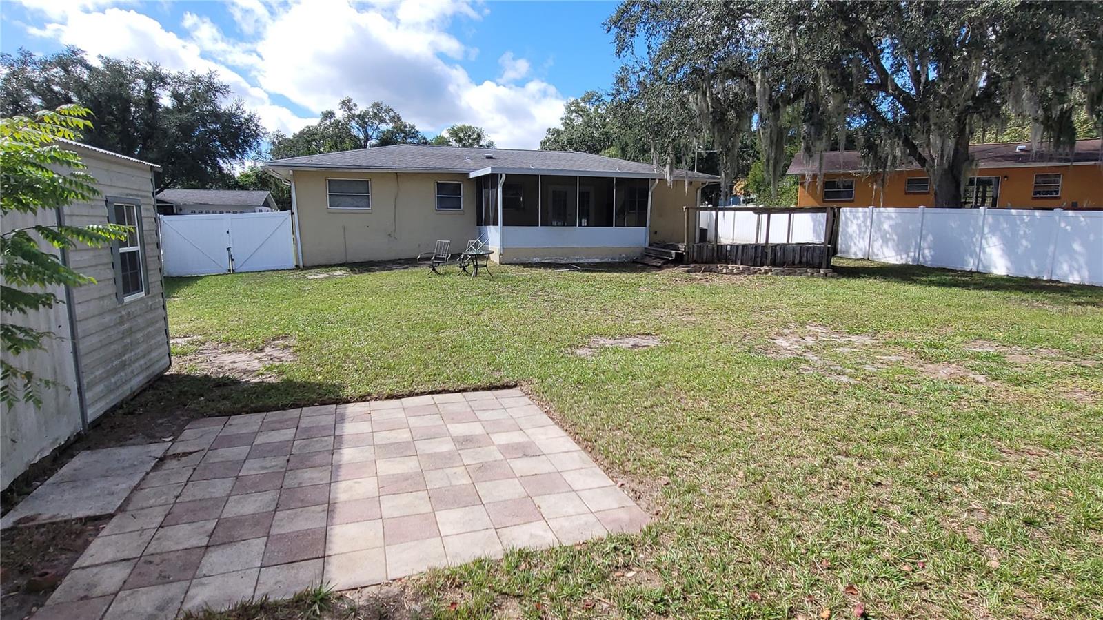 9 New York Blvd Property Photo 2