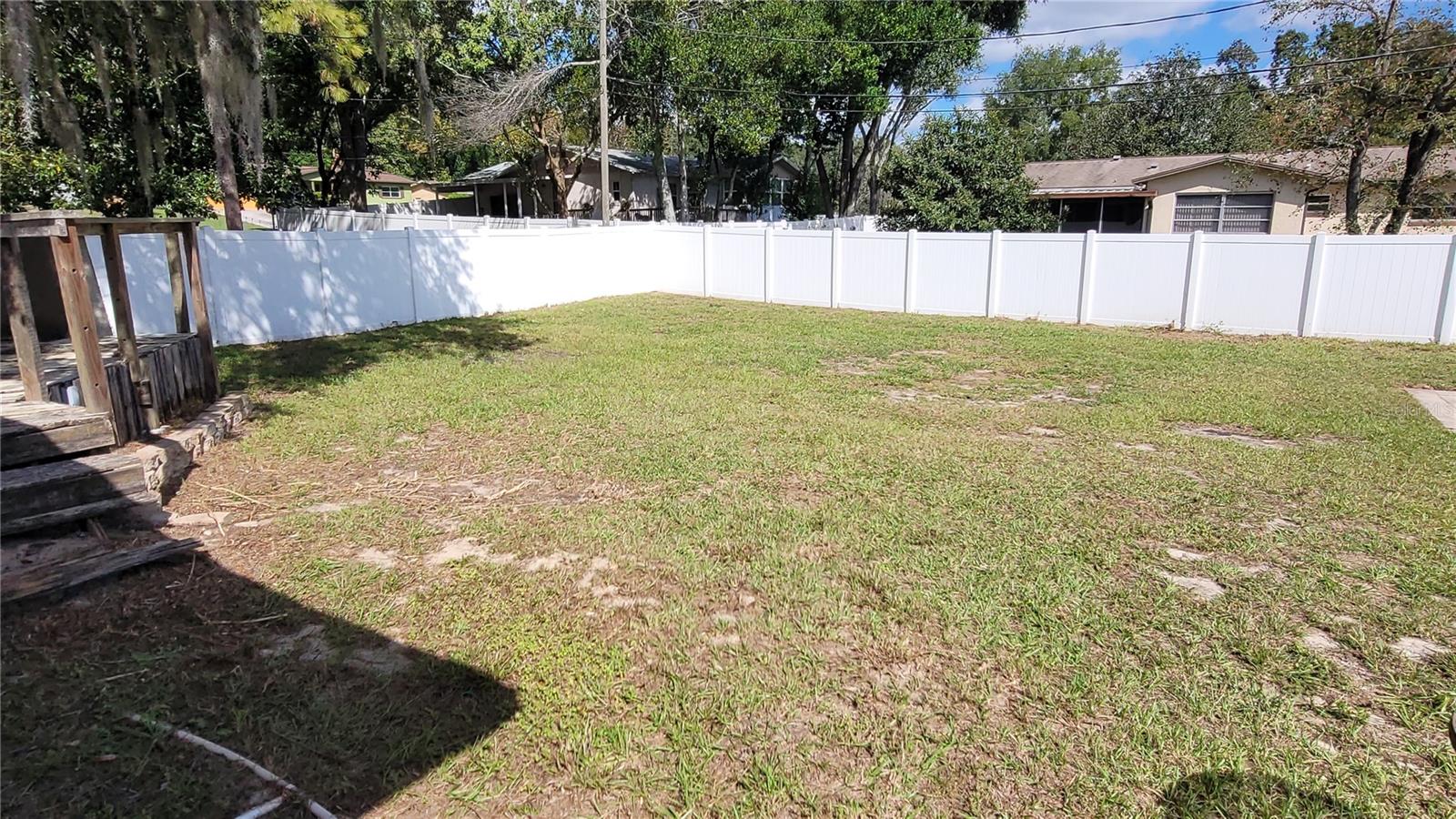 9 New York Blvd Property Photo 4