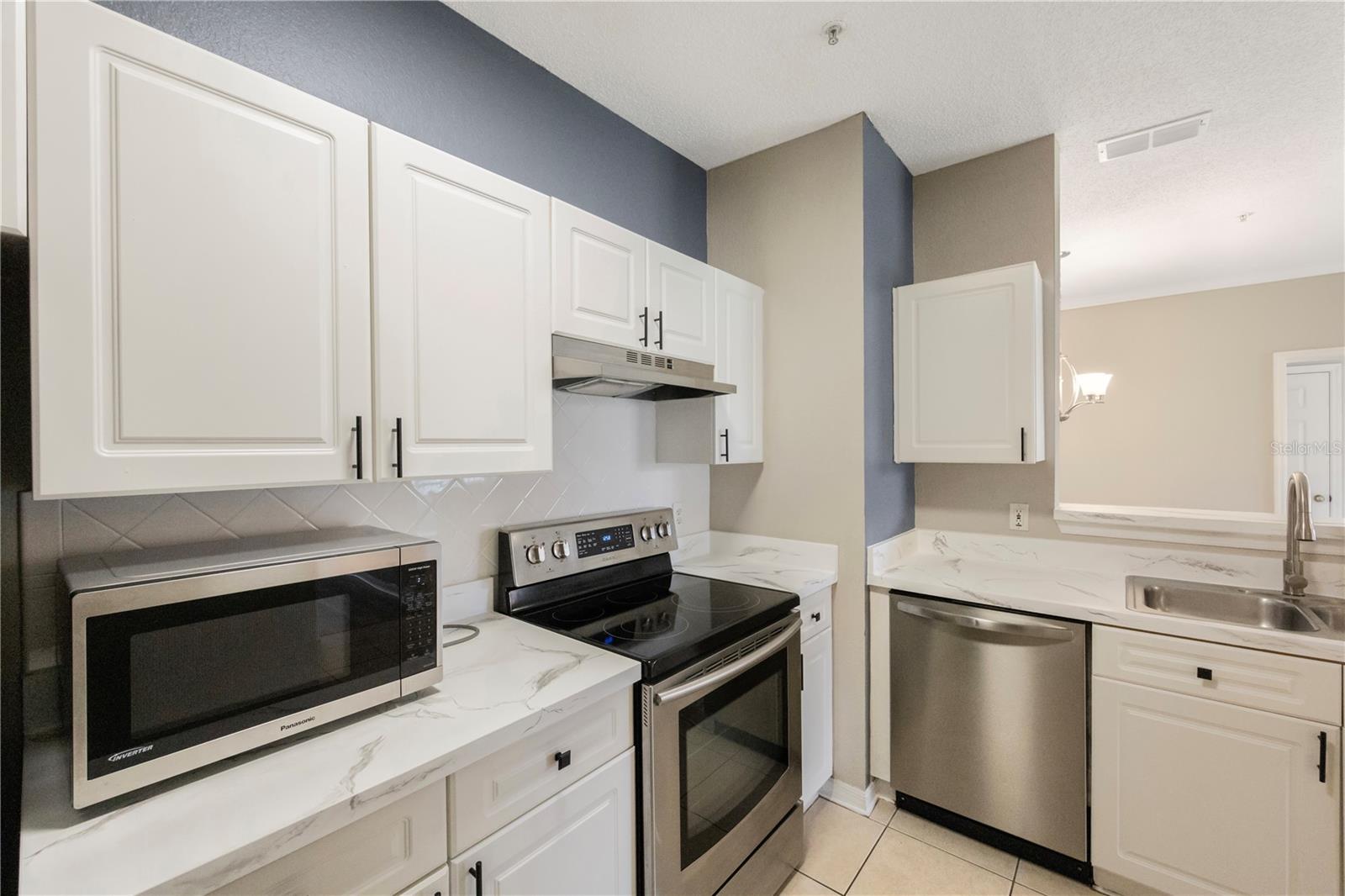 18001 Richmond Place Dr #1010 Property Photo 2