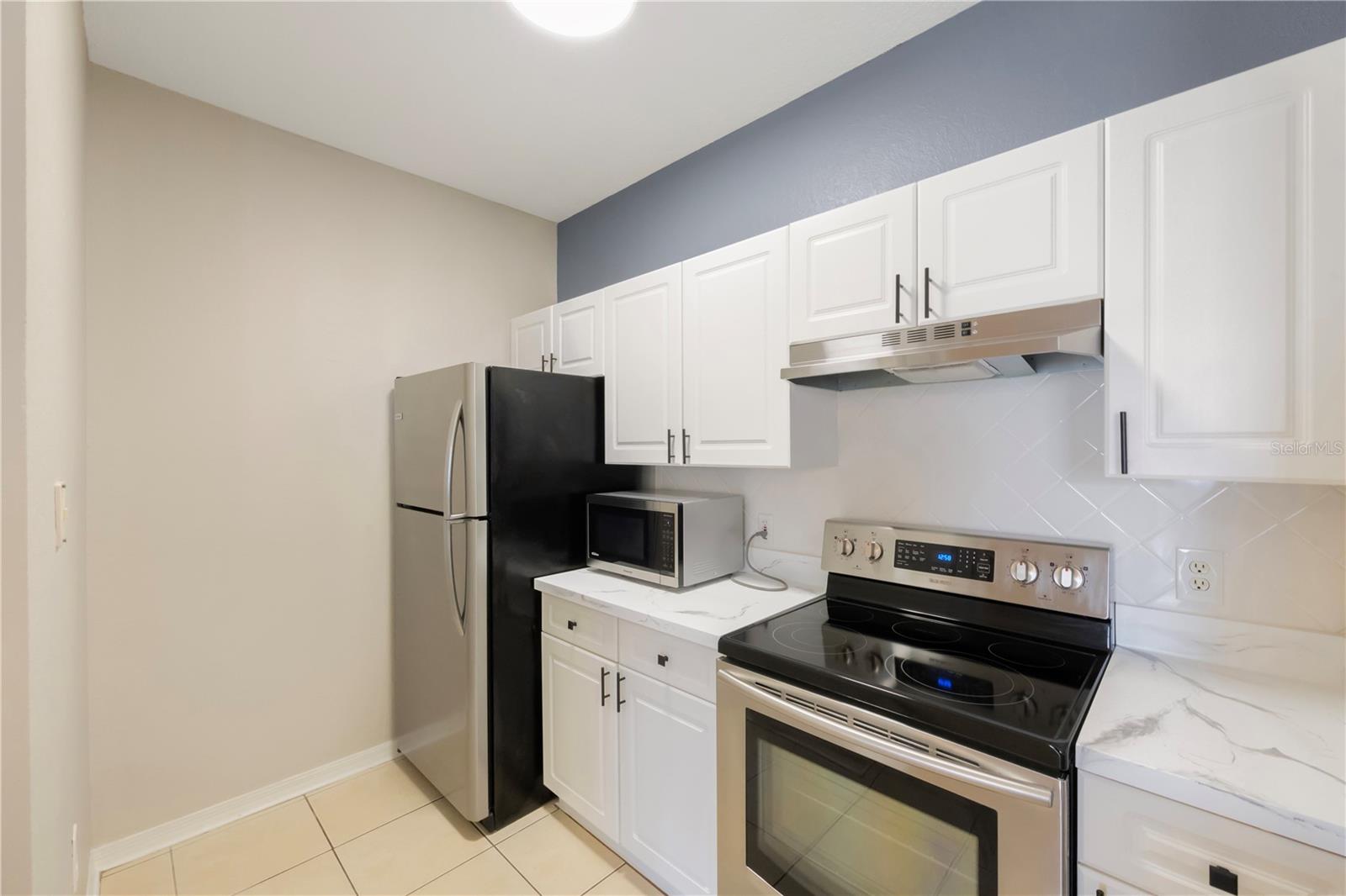 18001 Richmond Place Dr #1010 Property Photo 3