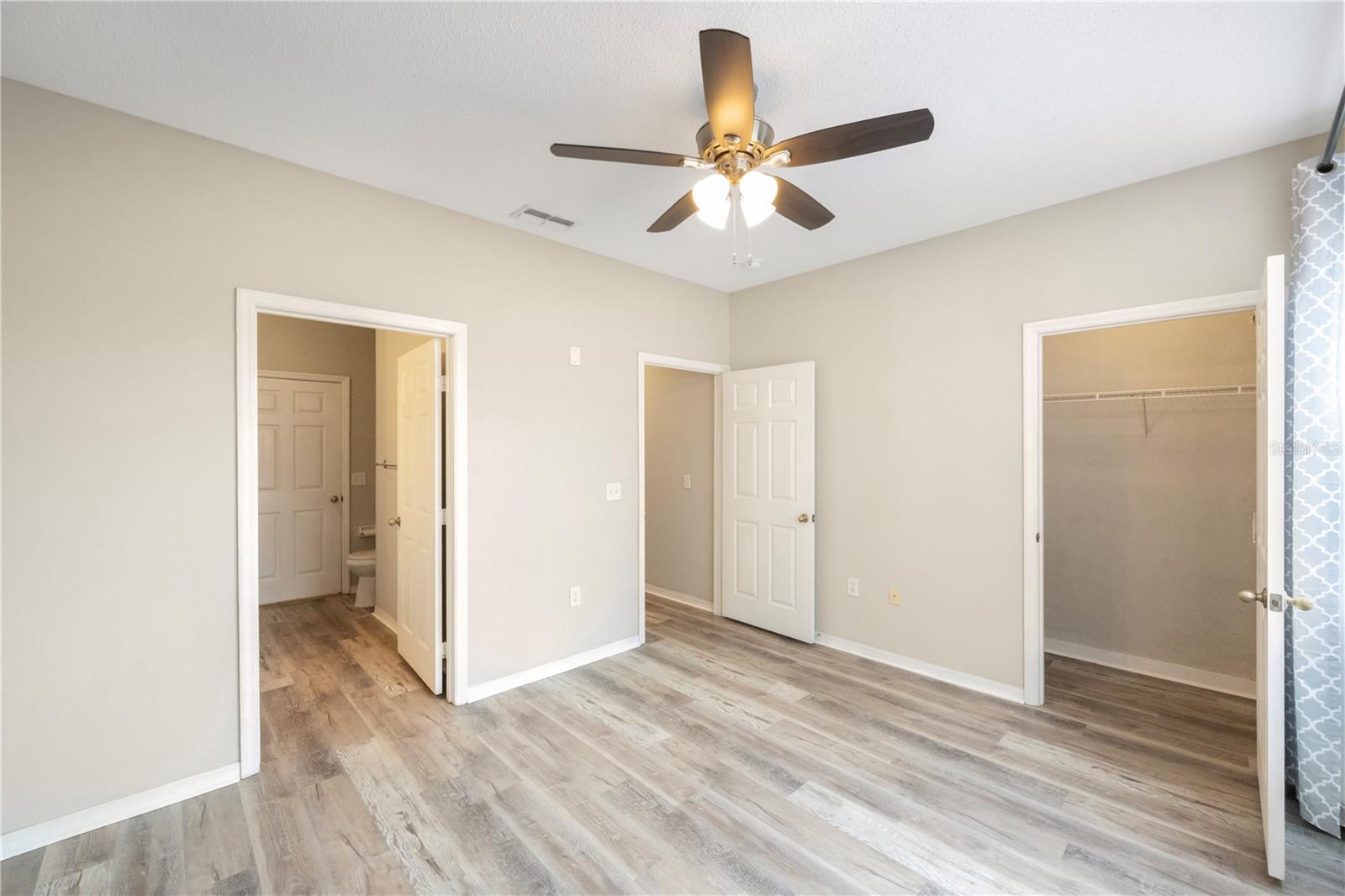 18001 Richmond Place Dr #1010 Property Photo 12