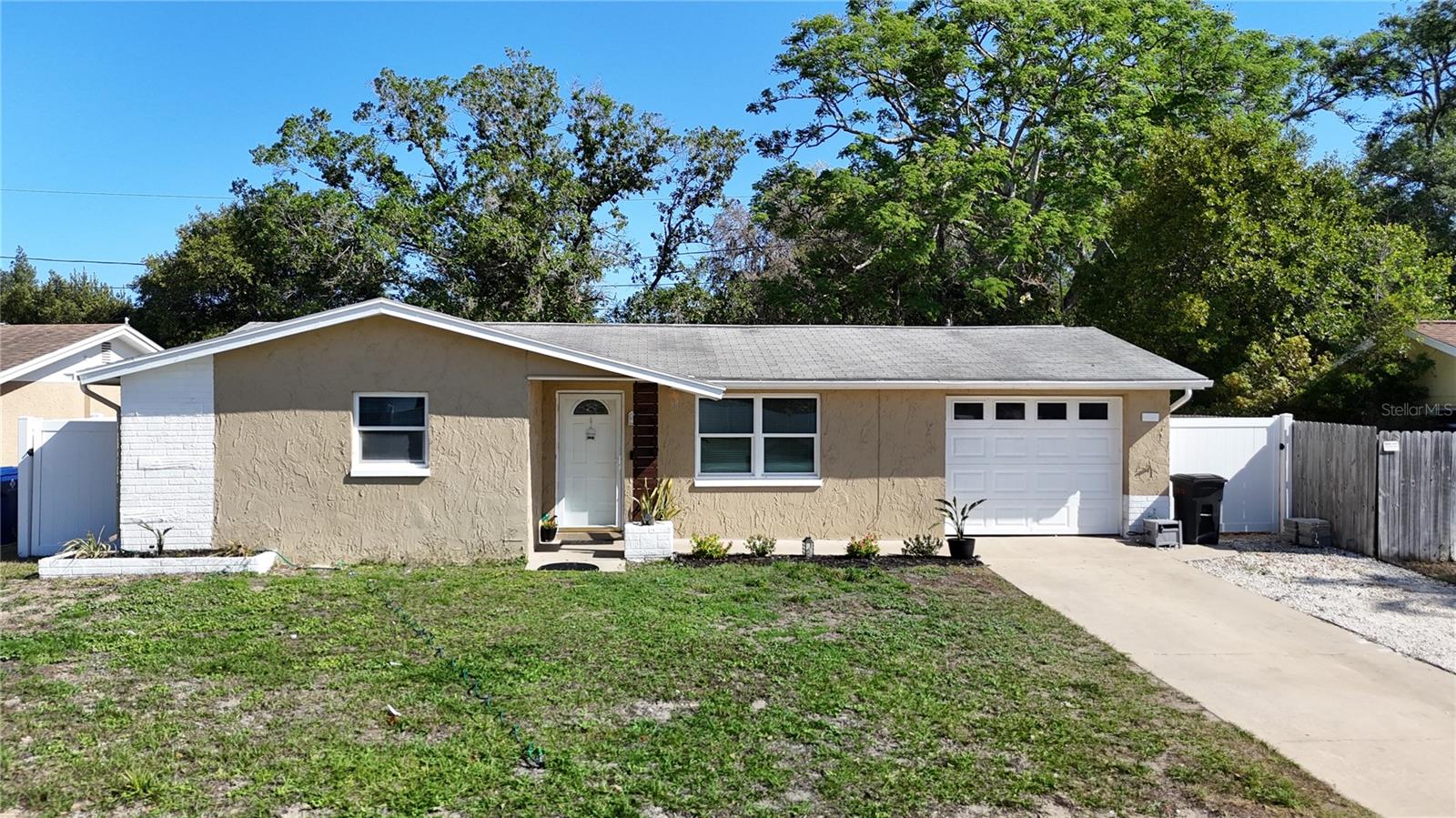 5913 APPLETREE RD Property Photo 1