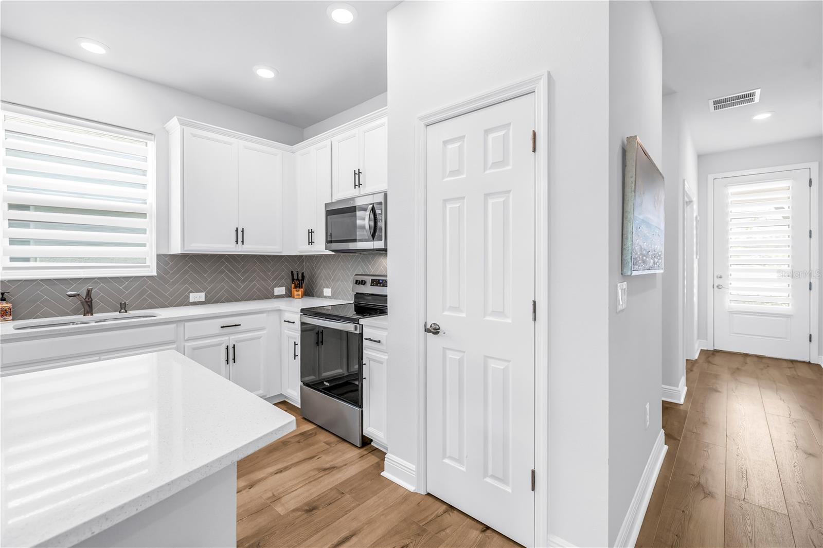 8217 Trimbelle Property Photo 6