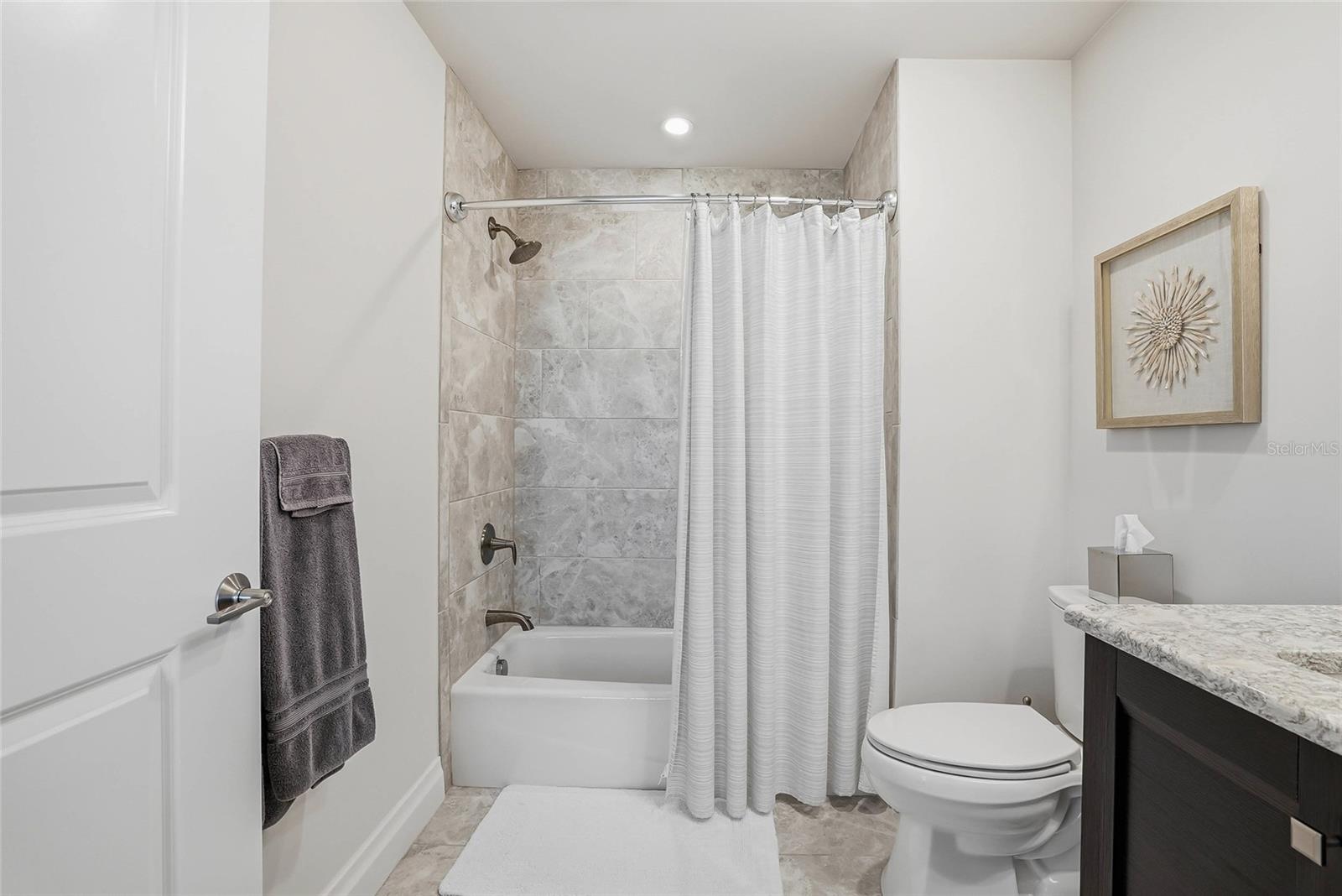 650 Collany Rd #401 Property Photo 36