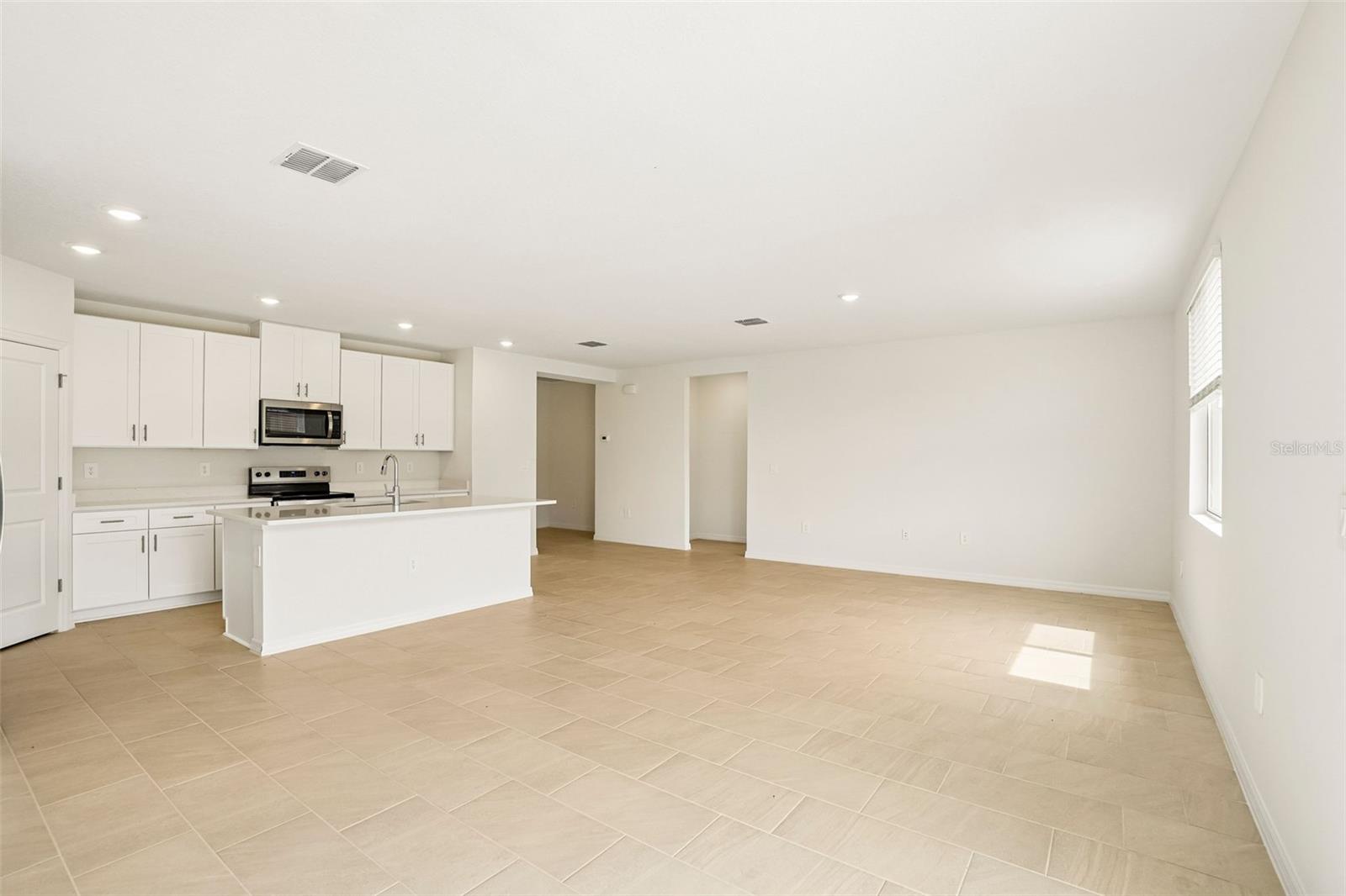 12574 Hourglass Way Property Photo 6