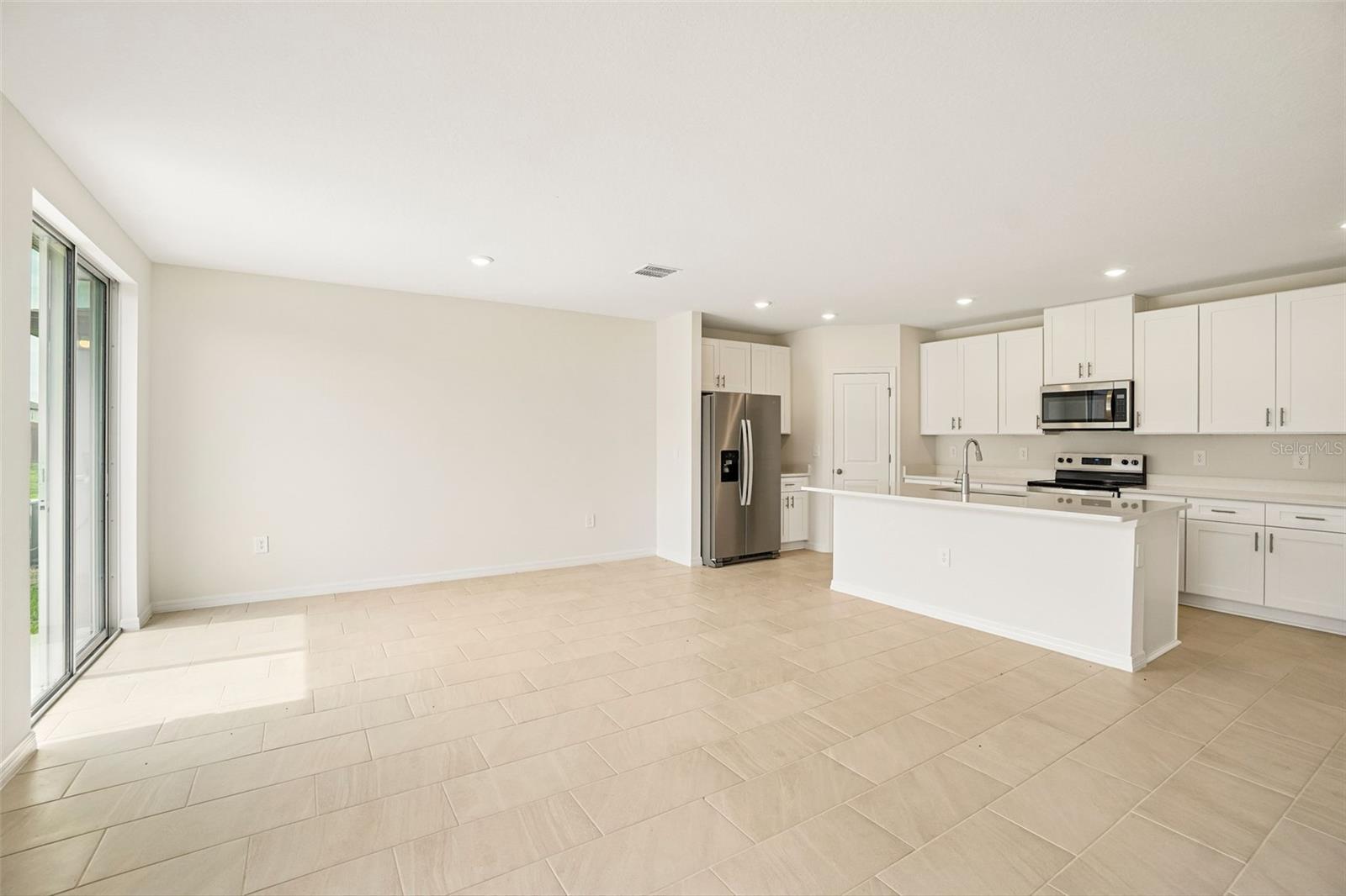 12574 Hourglass Way Property Photo 8