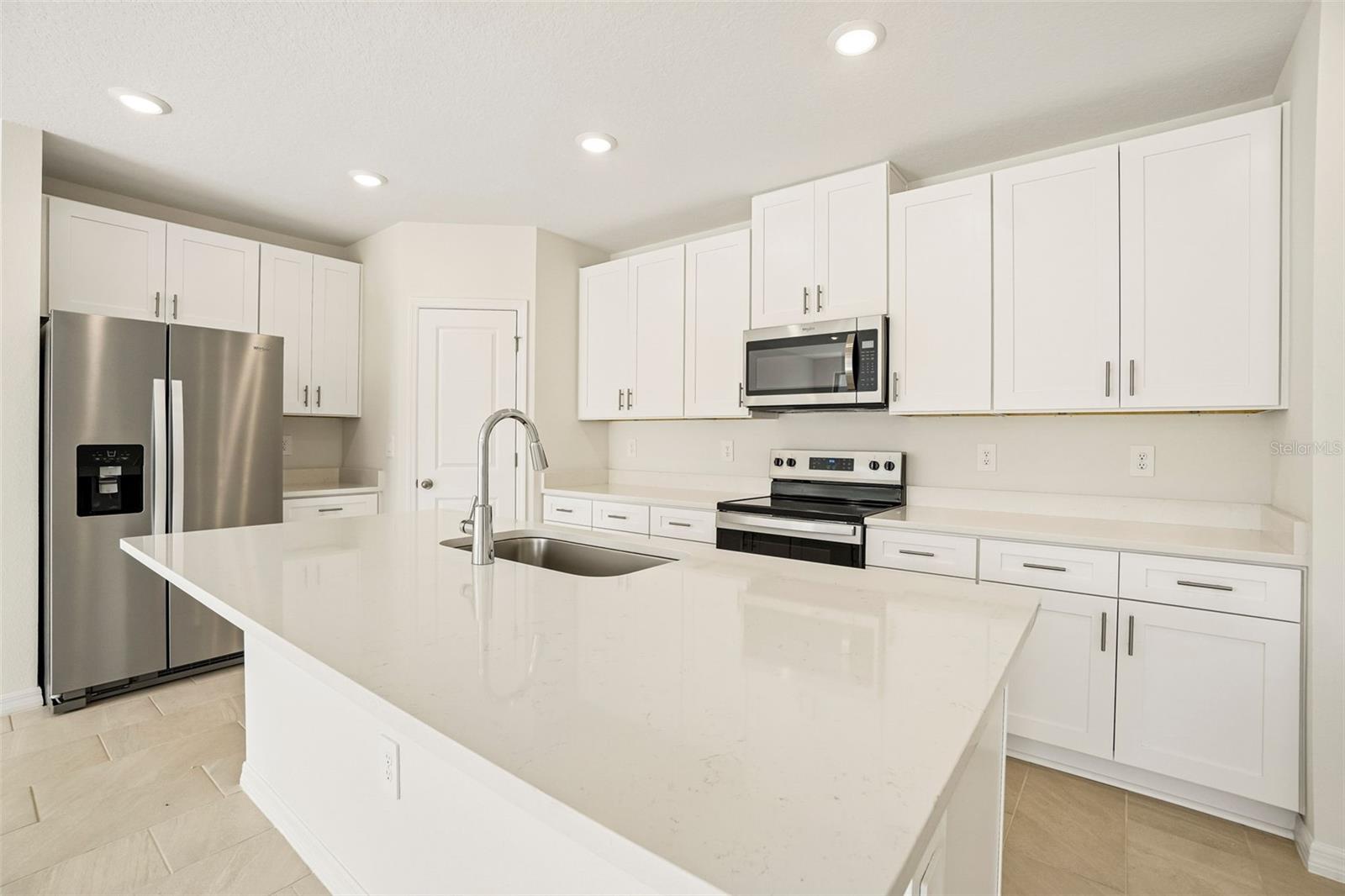 12574 Hourglass Way Property Photo 11