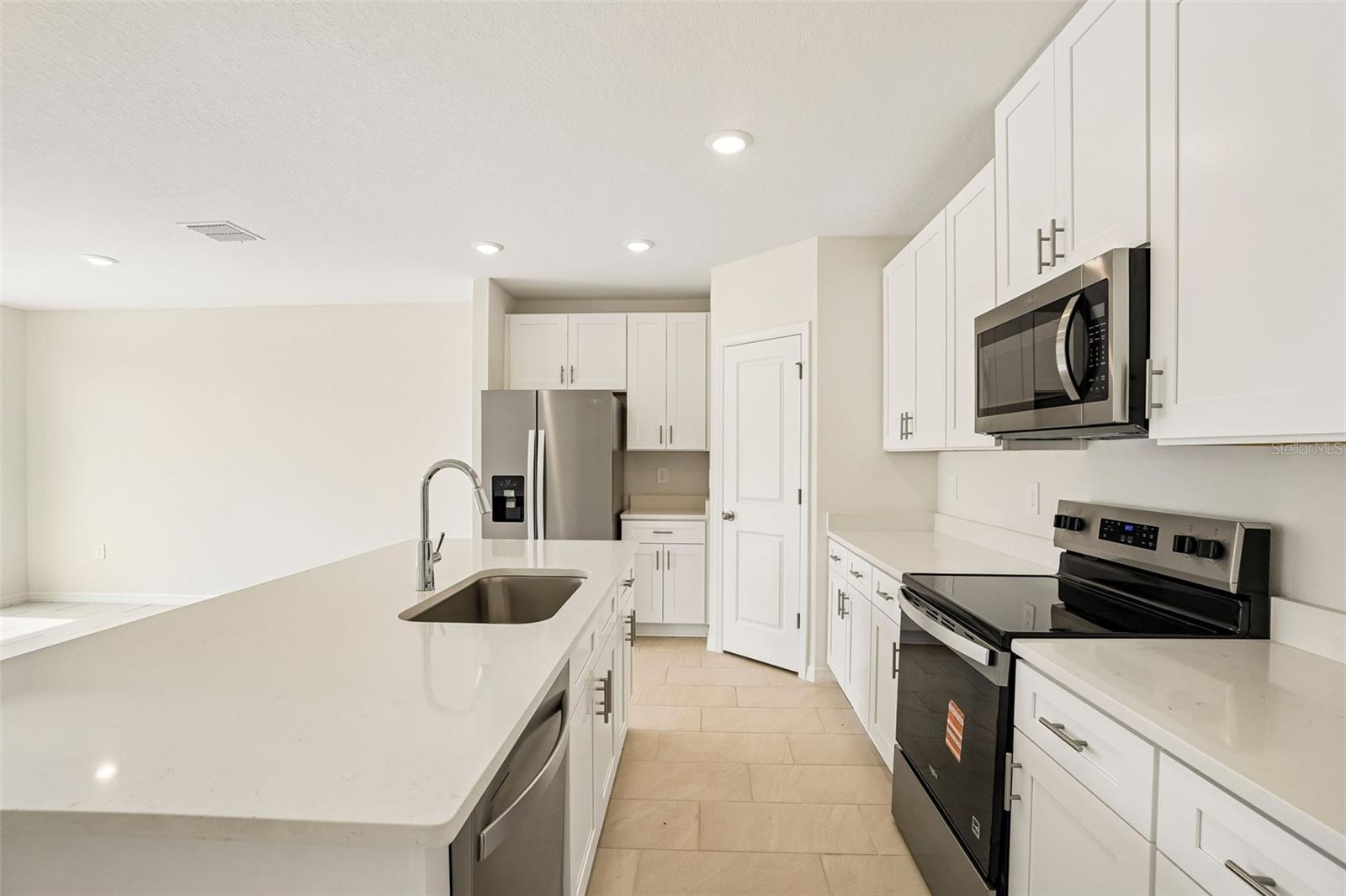 12574 Hourglass Way Property Photo 12