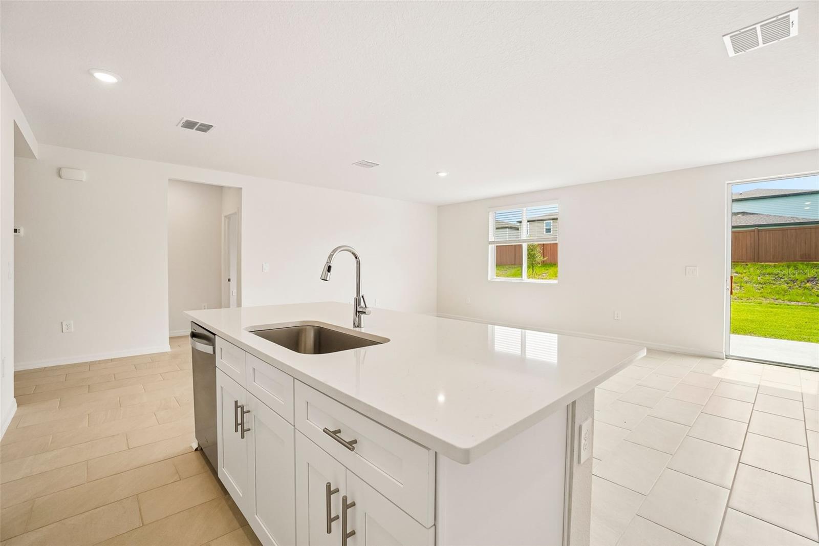 12574 Hourglass Way Property Photo 13