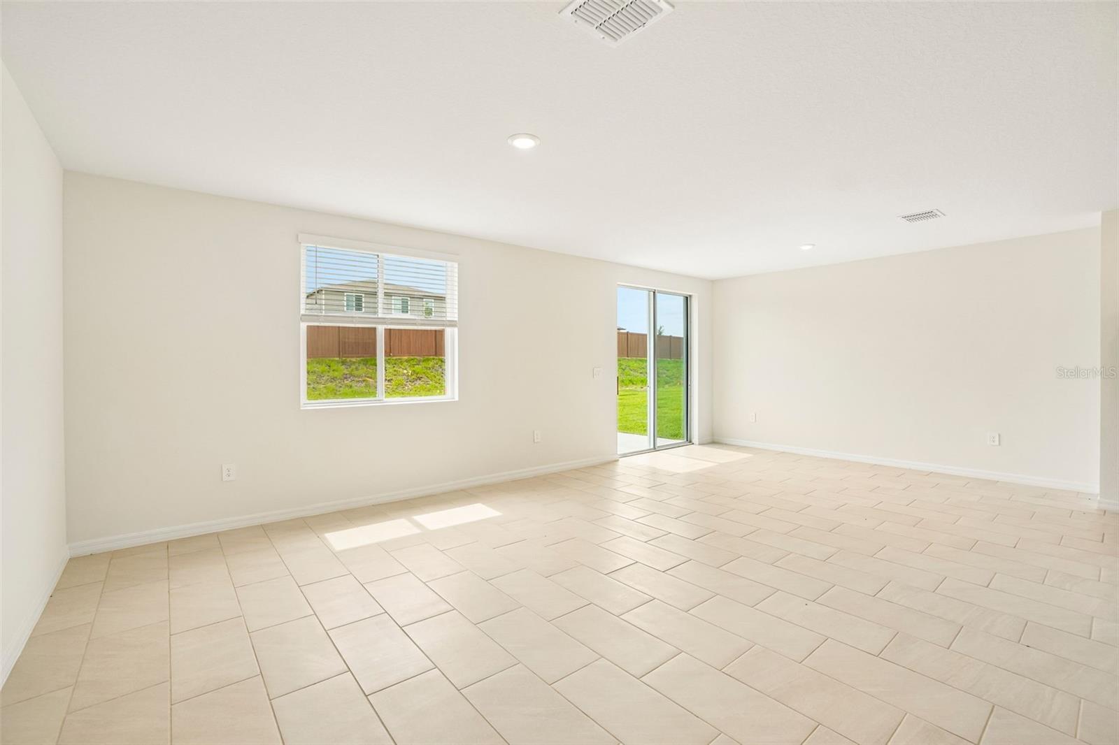 12574 Hourglass Way Property Photo 24