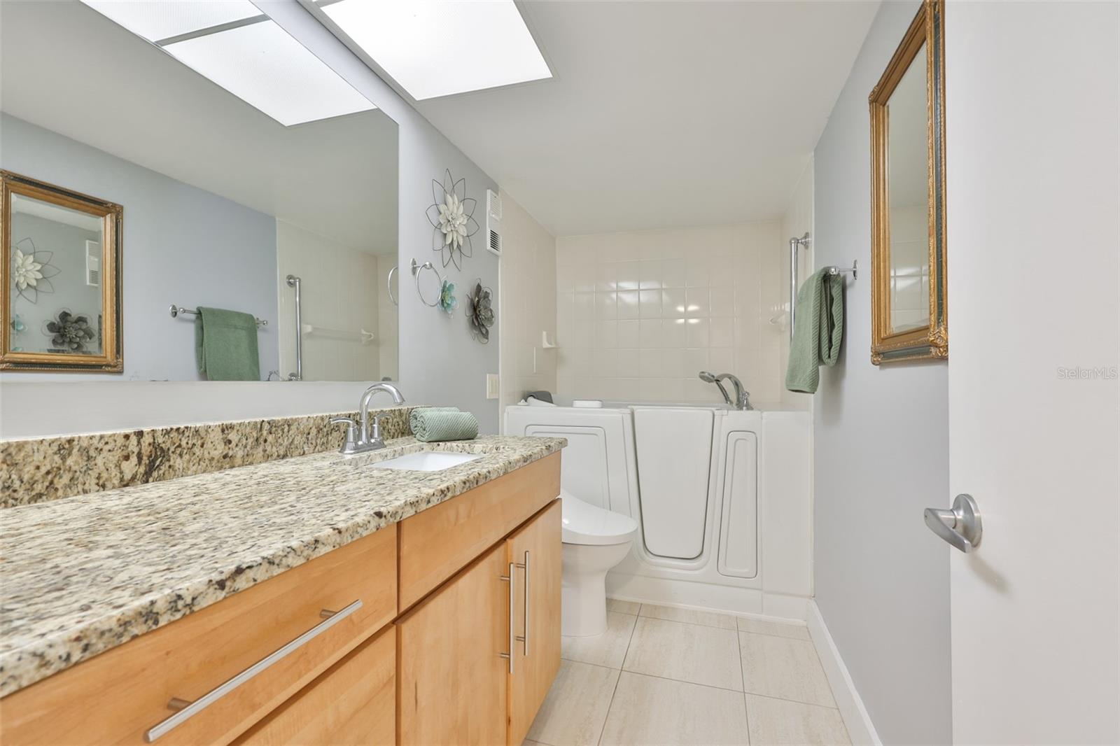 1581 Gulf Blvd #103n Property Photo 26