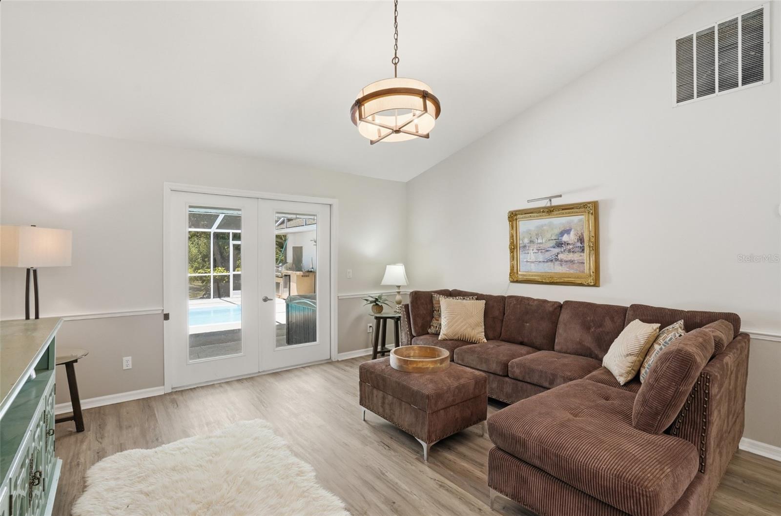 610 Woodview Way Property Photo 8