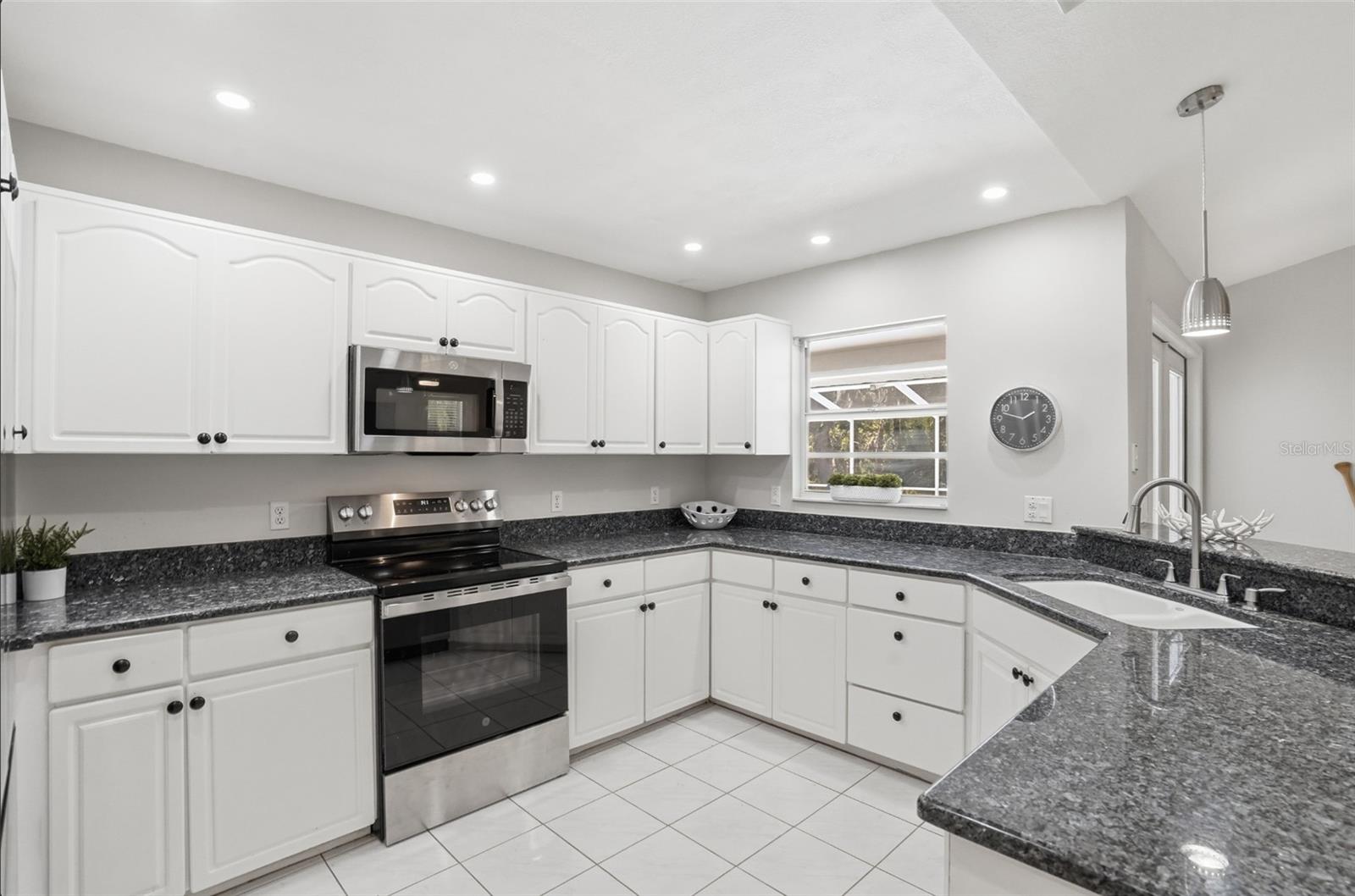 610 Woodview Way Property Photo 16