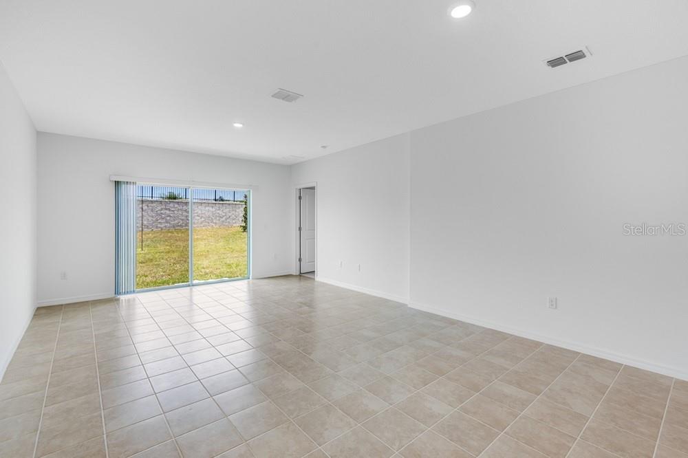 13803 Shellmore Ave Property Photo 3