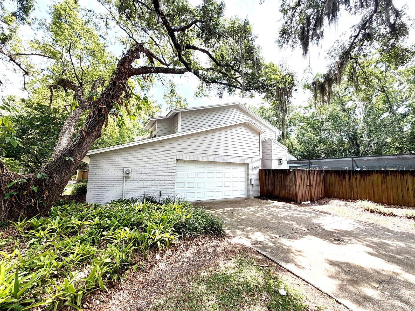 14904 Lake Forest Dr Property Photo 2