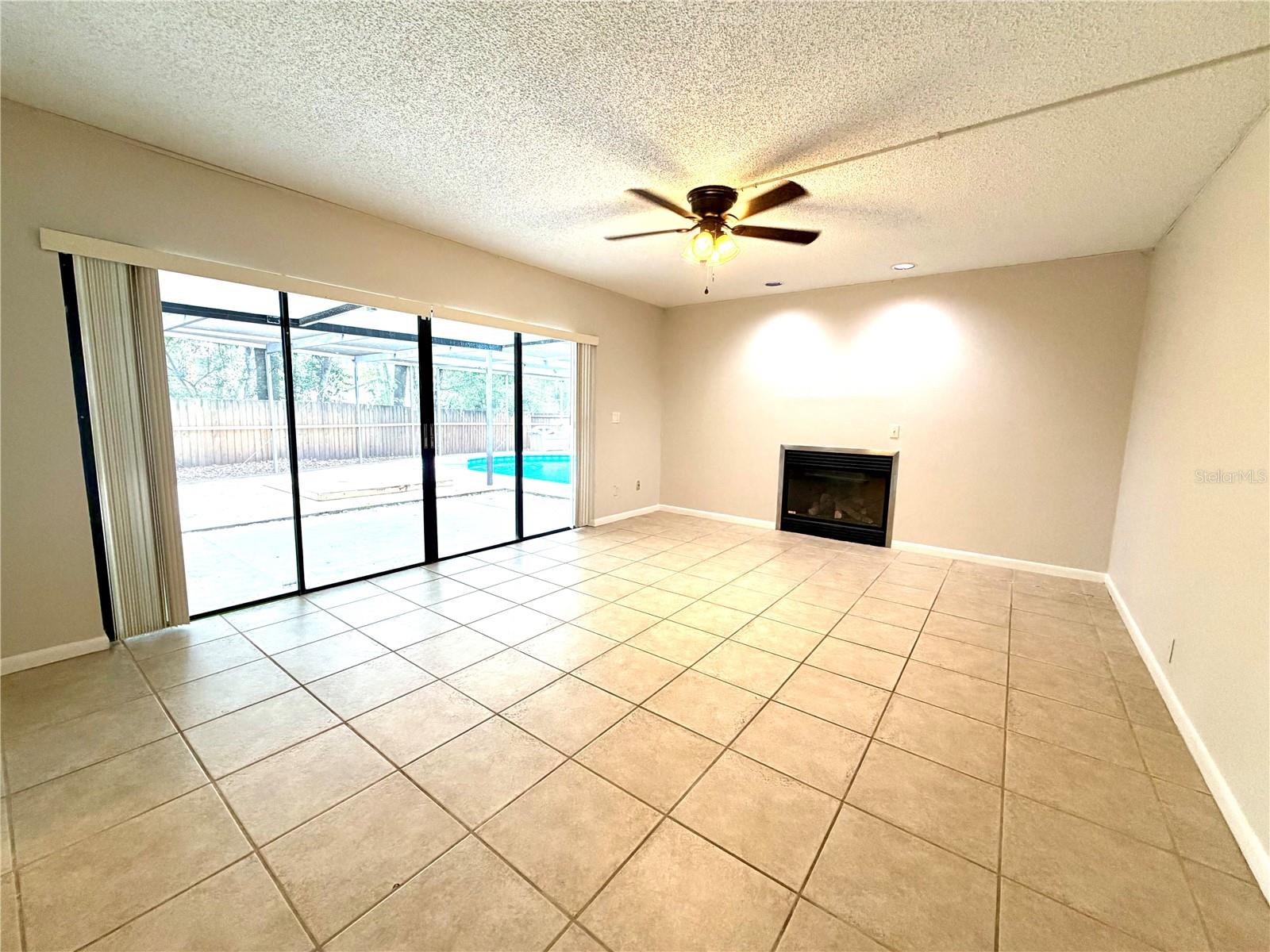 14904 Lake Forest Dr Property Photo 3