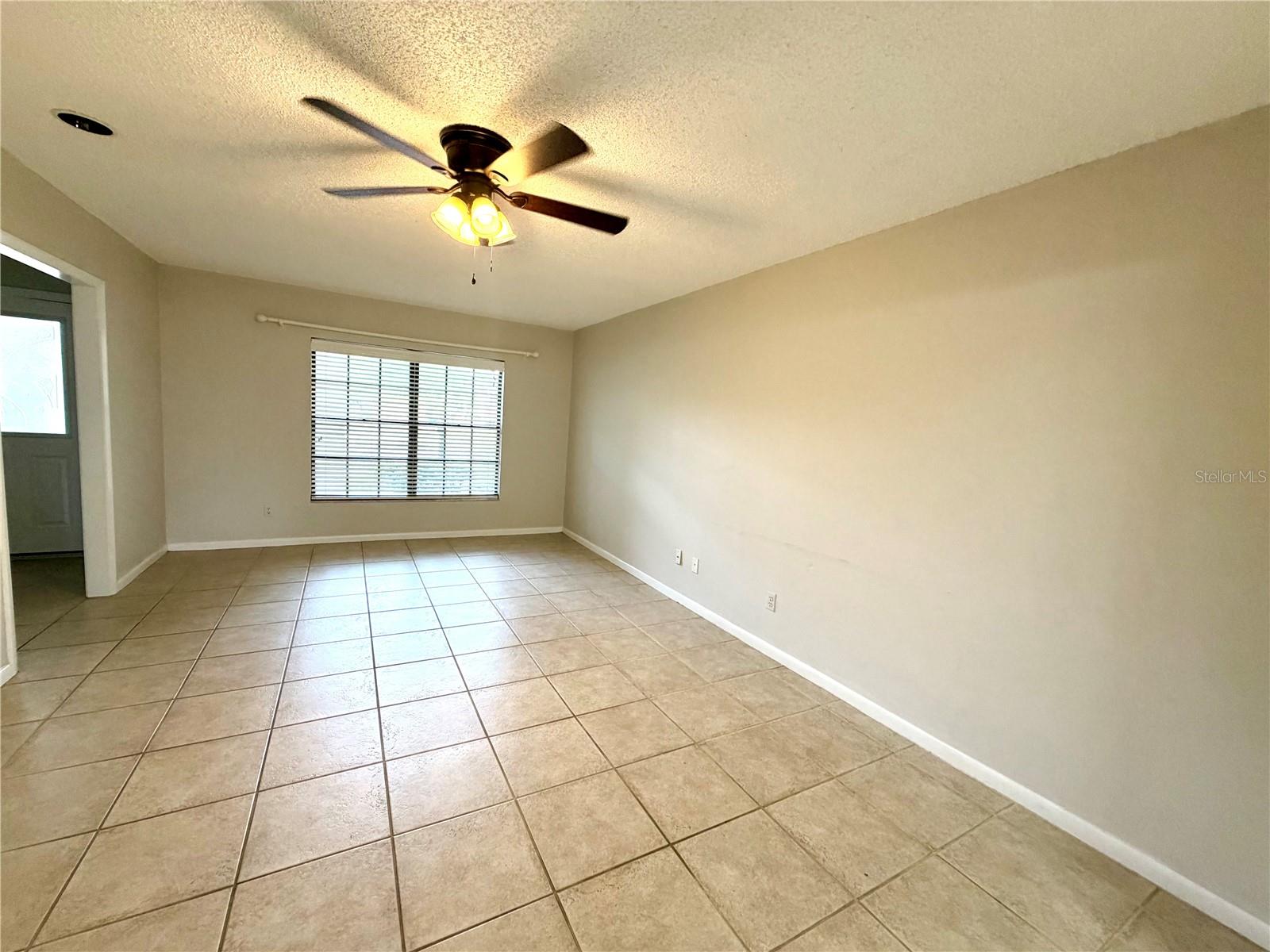 14904 Lake Forest Dr Property Photo 5