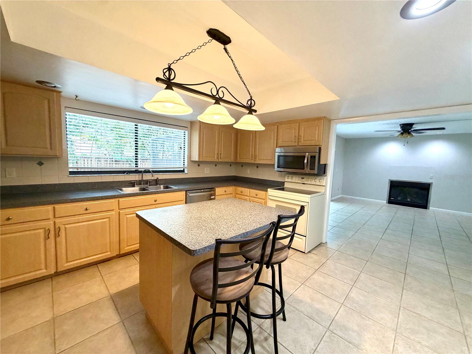 14904 Lake Forest Dr Property Photo 8