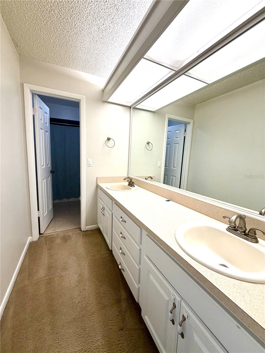 14904 Lake Forest Dr Property Photo 12