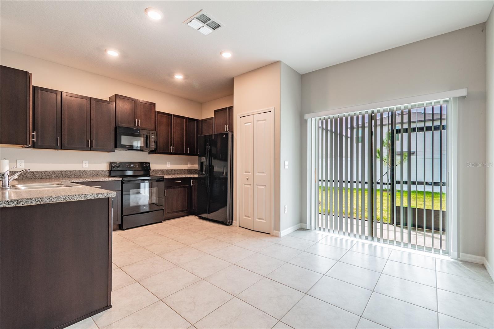 7221 Sweet Alyssum Ct Property Photo 3