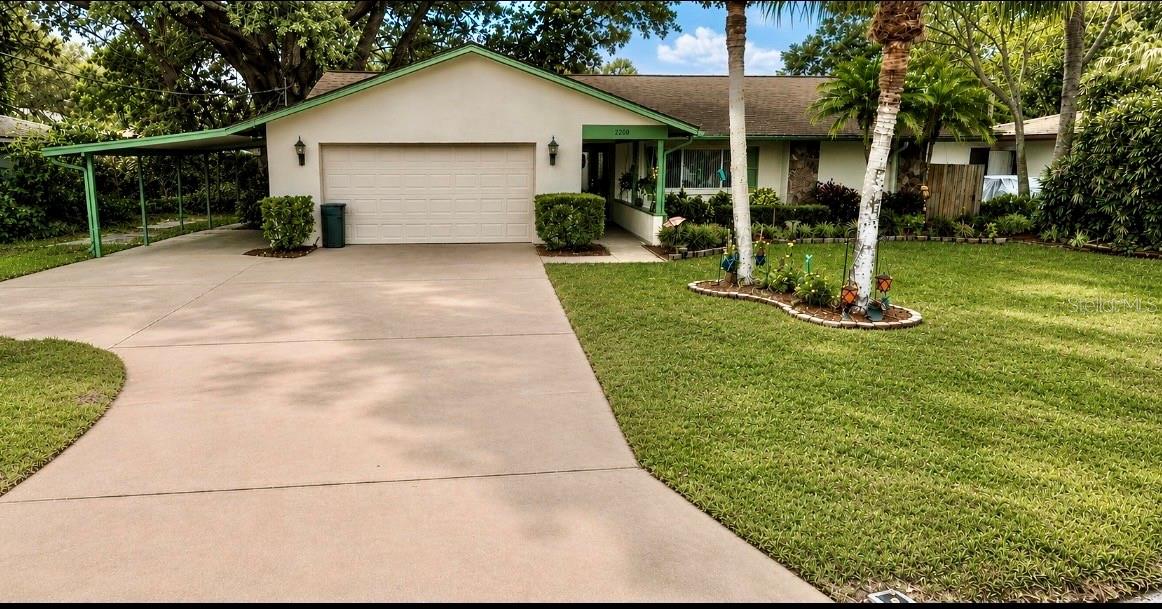 2219 Alice Ln Property Photo 1