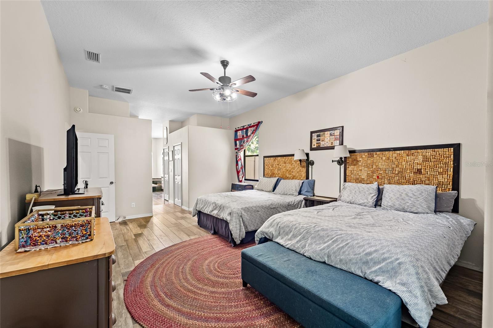 1012 Kingsborough Gardens Ct Property Photo 15