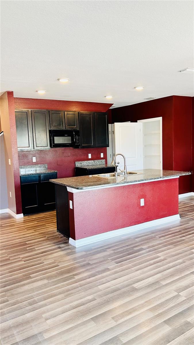 11152 Leland Groves Dr Property Photo 8
