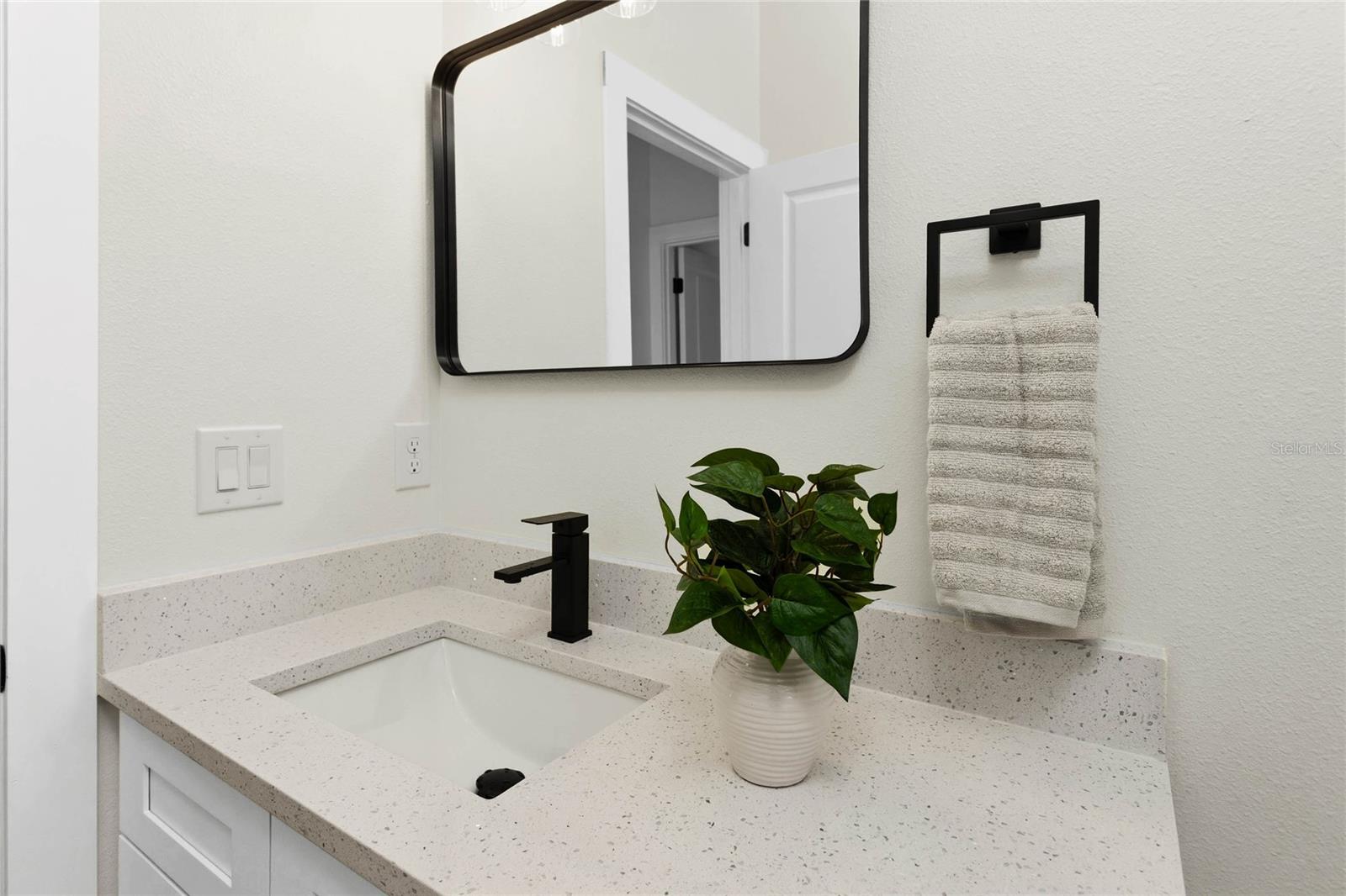 126 Canby Cir Property Photo 24