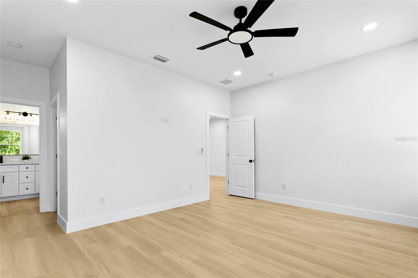 126 Canby Cir Property Photo 28