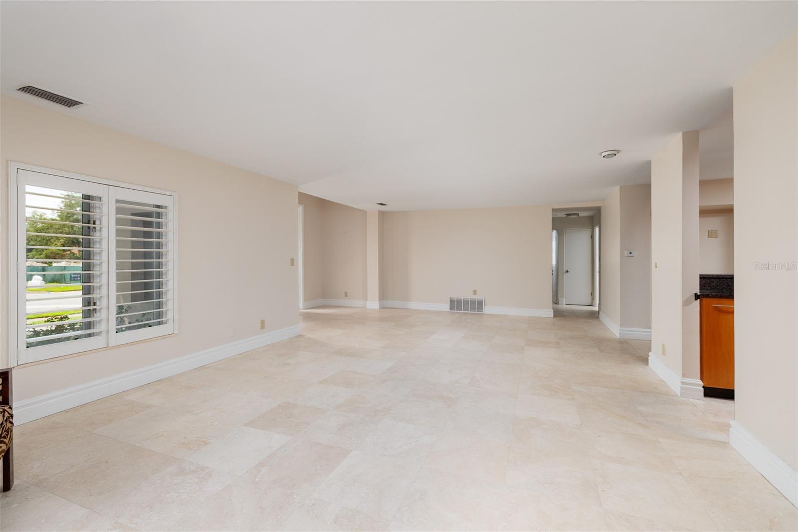 300 Brightwaters Blvd Ne Property Photo 9