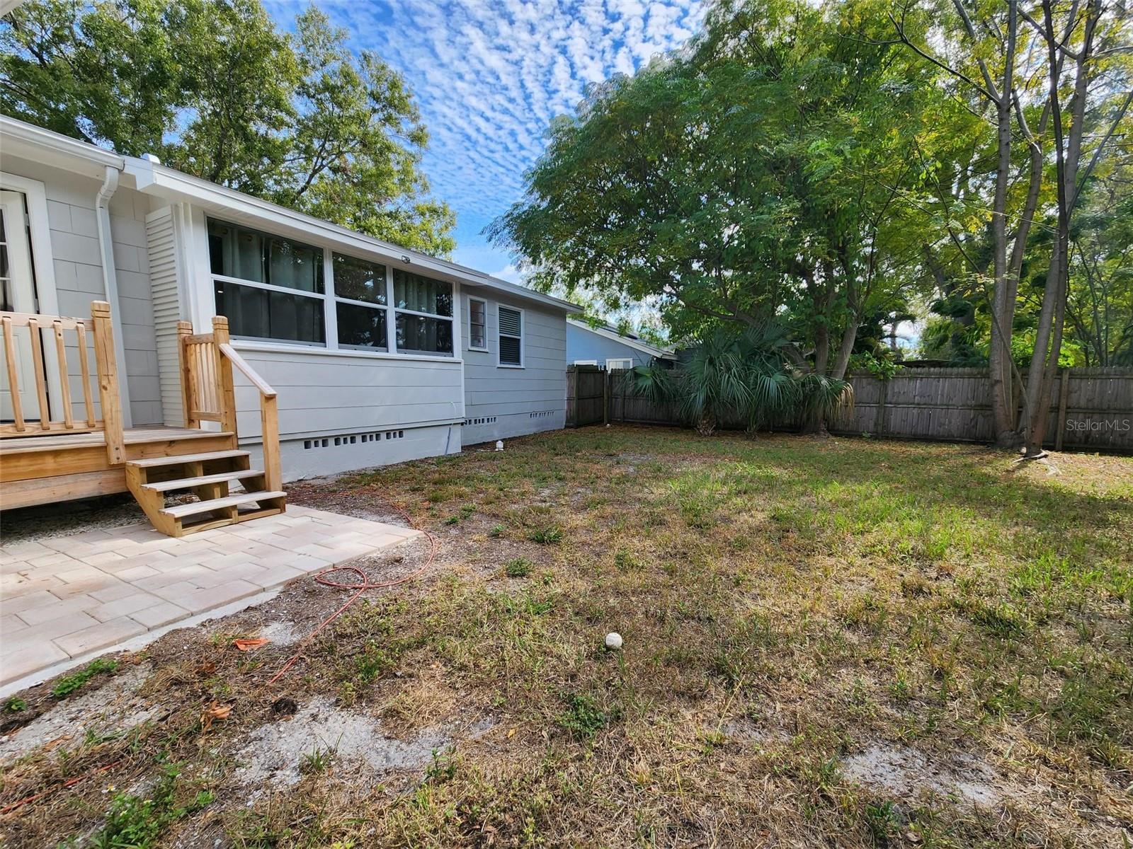 618 S Crest Ave Property Photo 17
