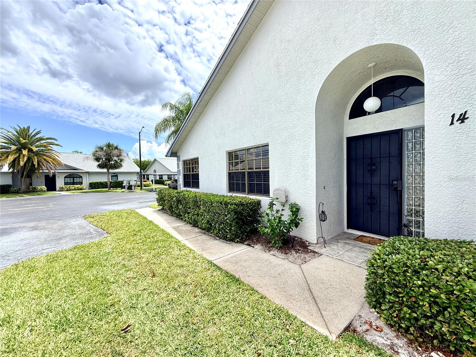 2749 COUNTRYSIDE BLVD #14 Property Photo 1