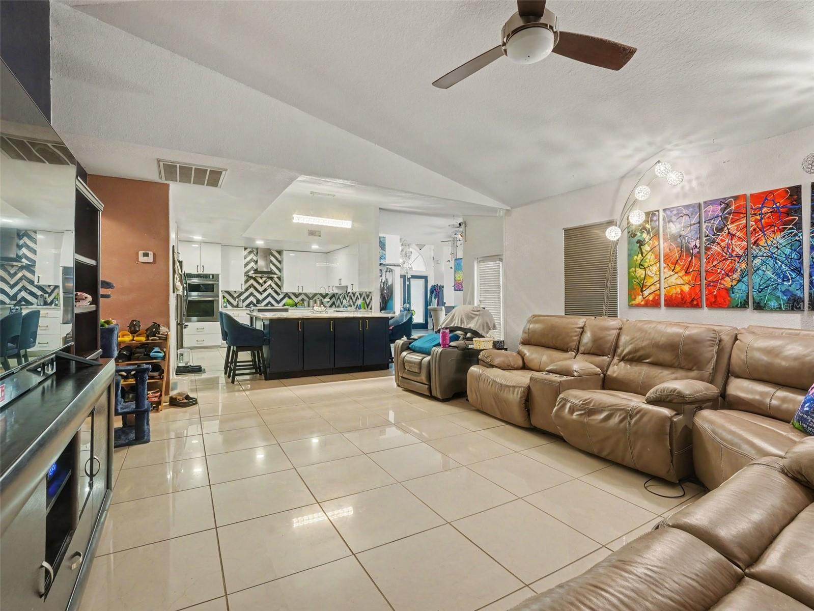 1464 Bluff Loop Property Photo 4