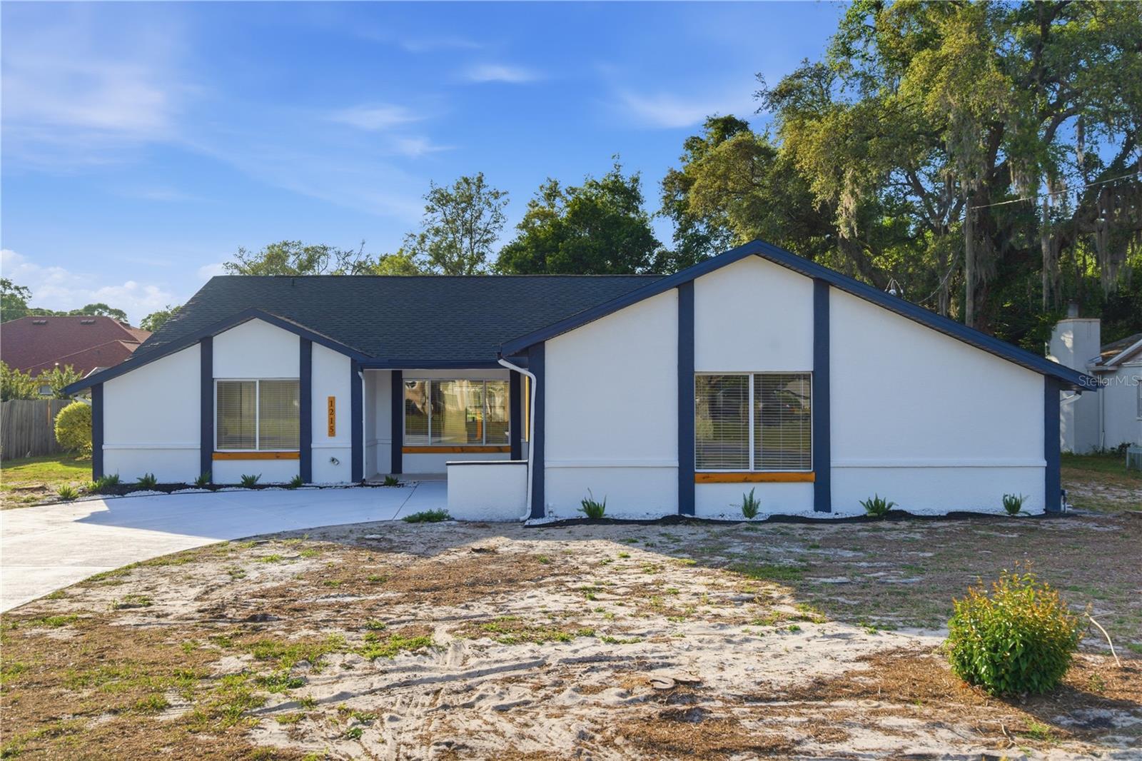 1215 Waterfall Dr Property Photo 5