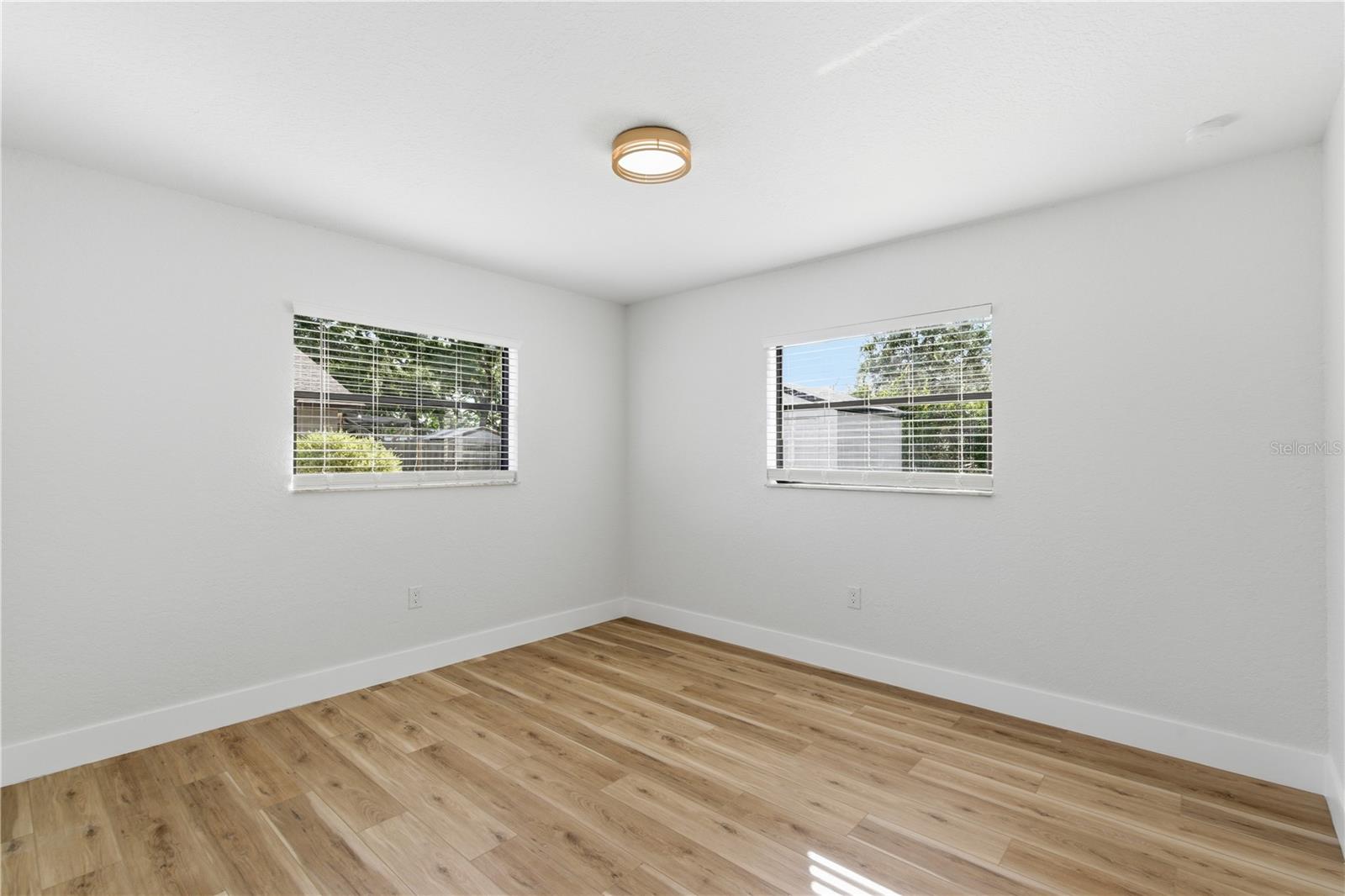 1215 Waterfall Dr Property Photo 34
