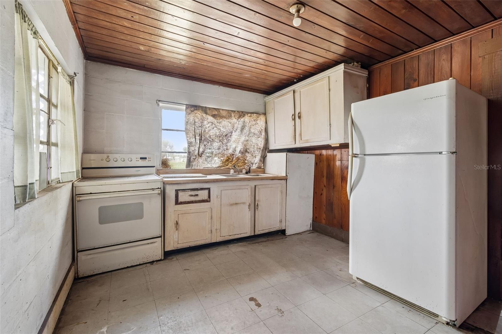 2413 Ed Brown Ln Property Photo 3