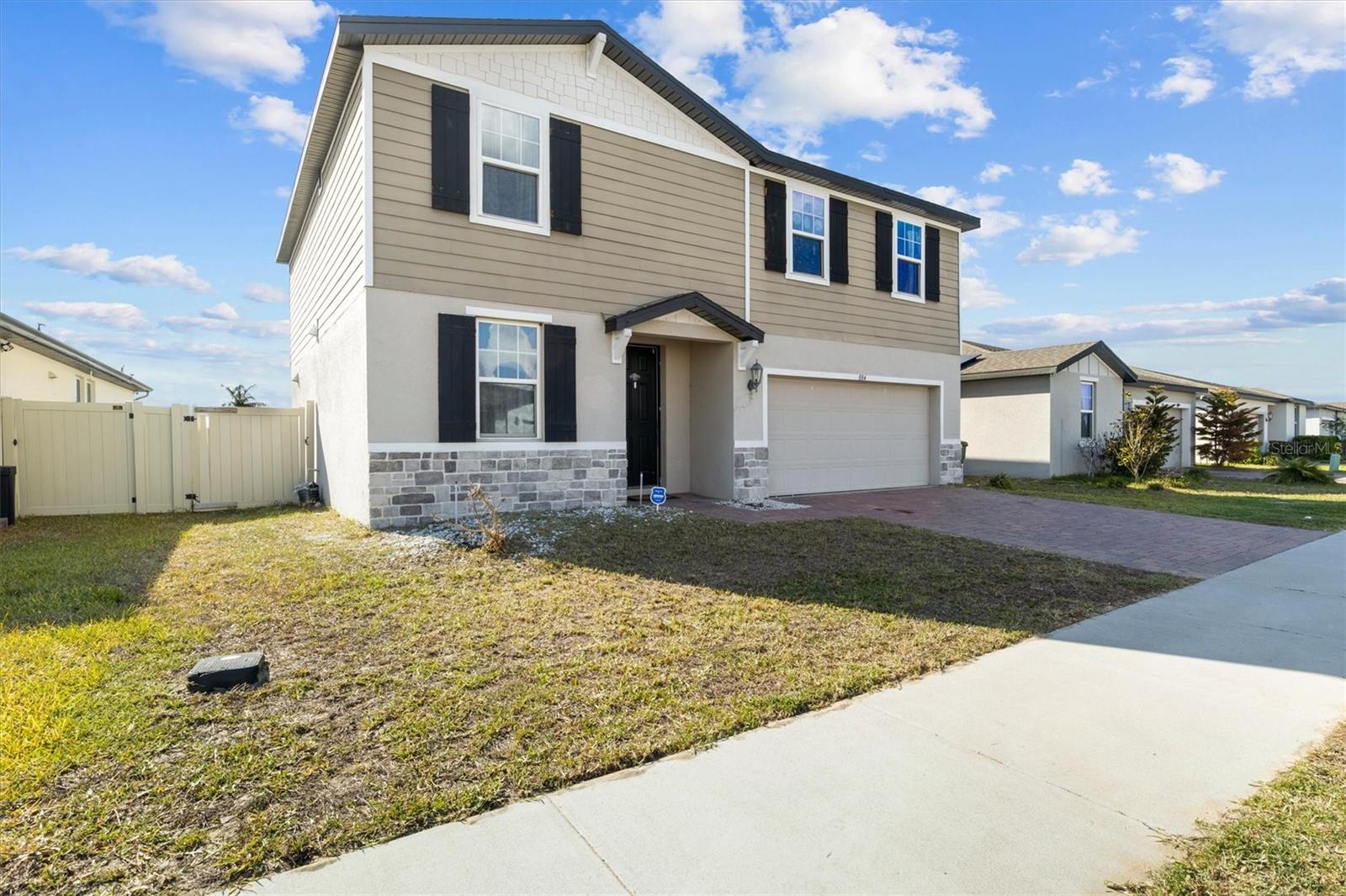 884 Cambridge Dr Property Photo 2