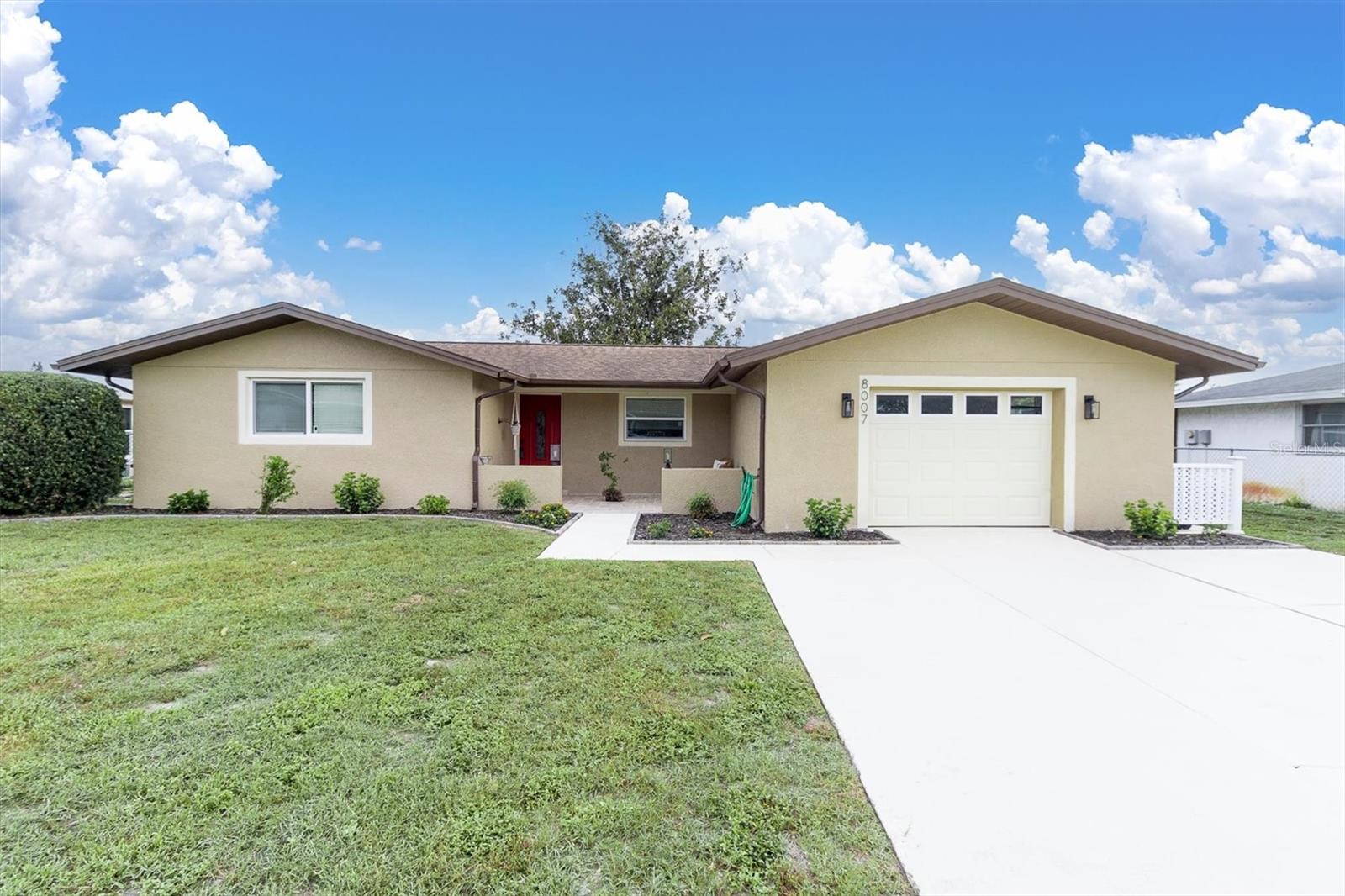 8007 Mimosa Dr Property Photo 1
