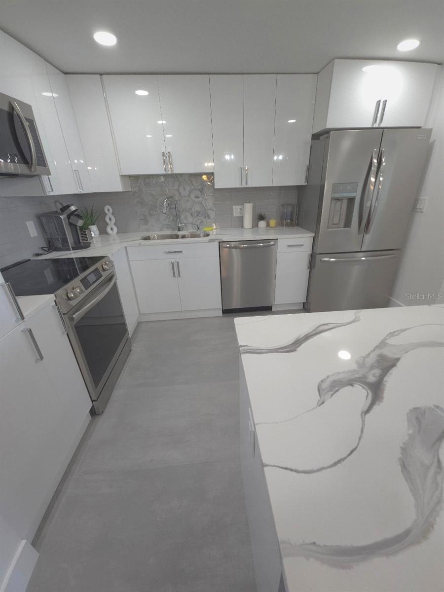 675 S Gulfview Blvd #505 Property Photo 16