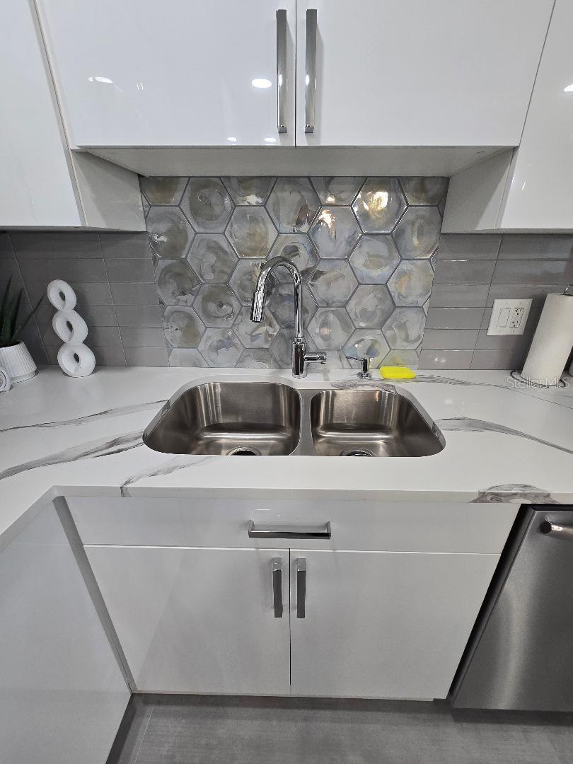 675 S Gulfview Blvd #505 Property Photo 18