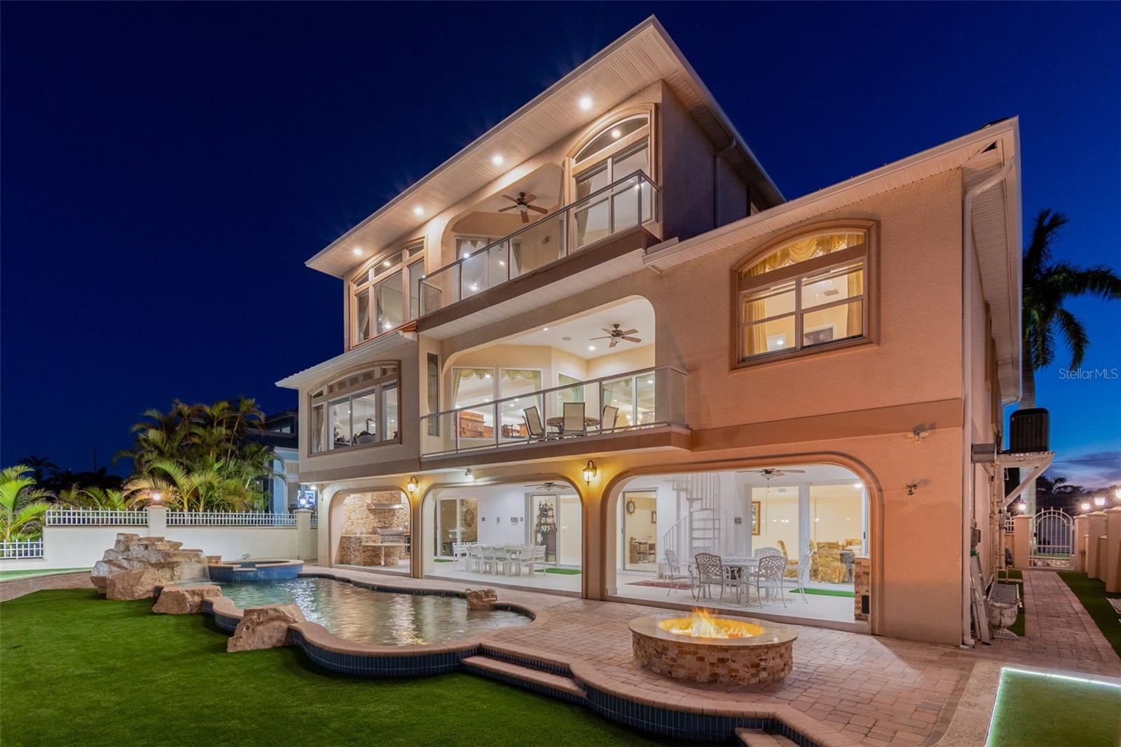 1203 Bay Dr Property Photo 2