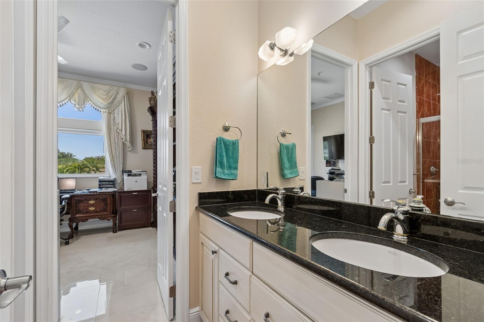 1203 Bay Dr Property Photo 43