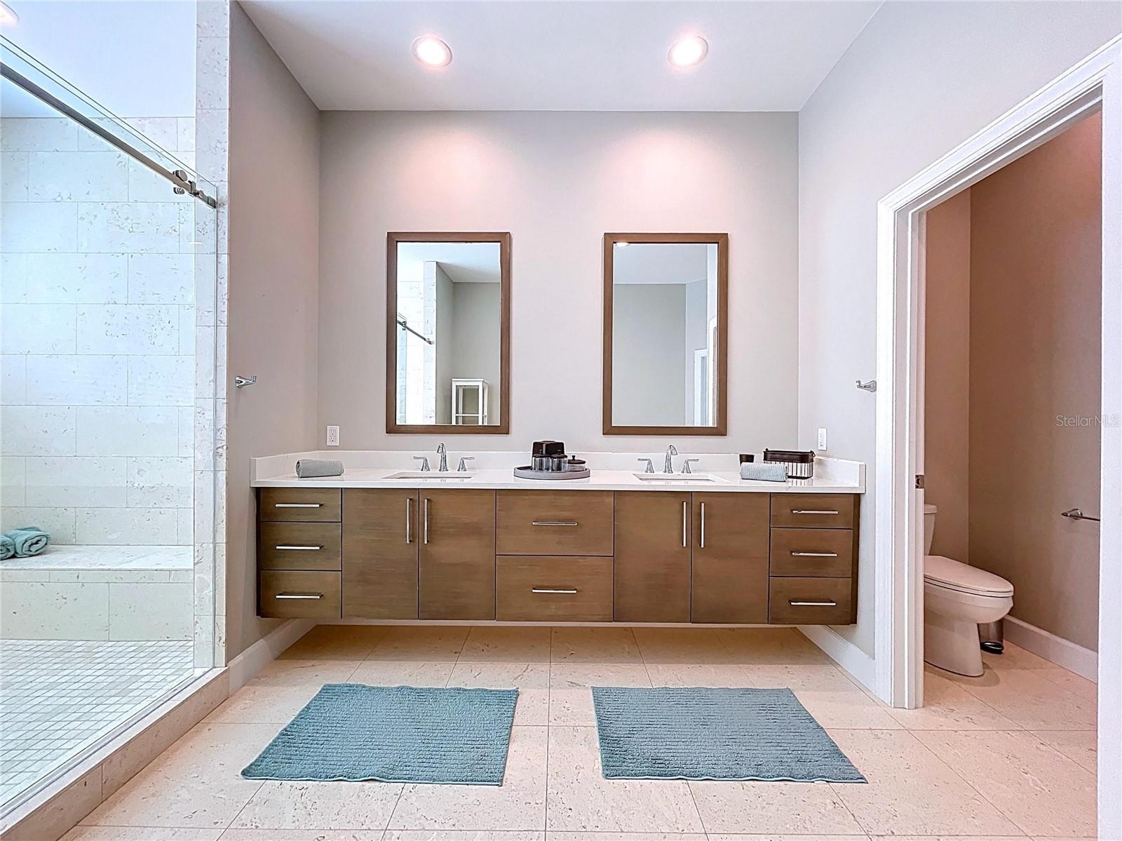 306 Bay Plz Property Photo 28