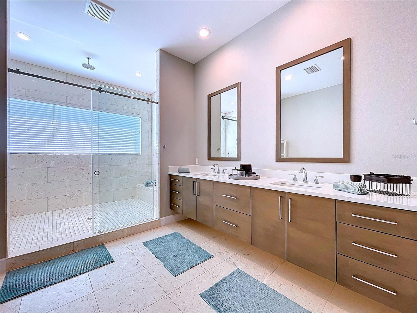 306 Bay Plz Property Photo 29