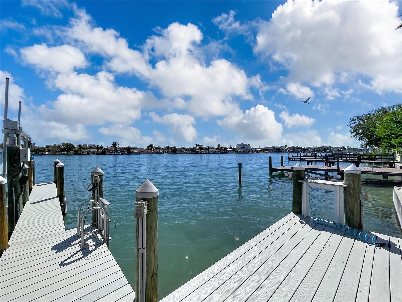 306 Bay Plz Property Photo 63